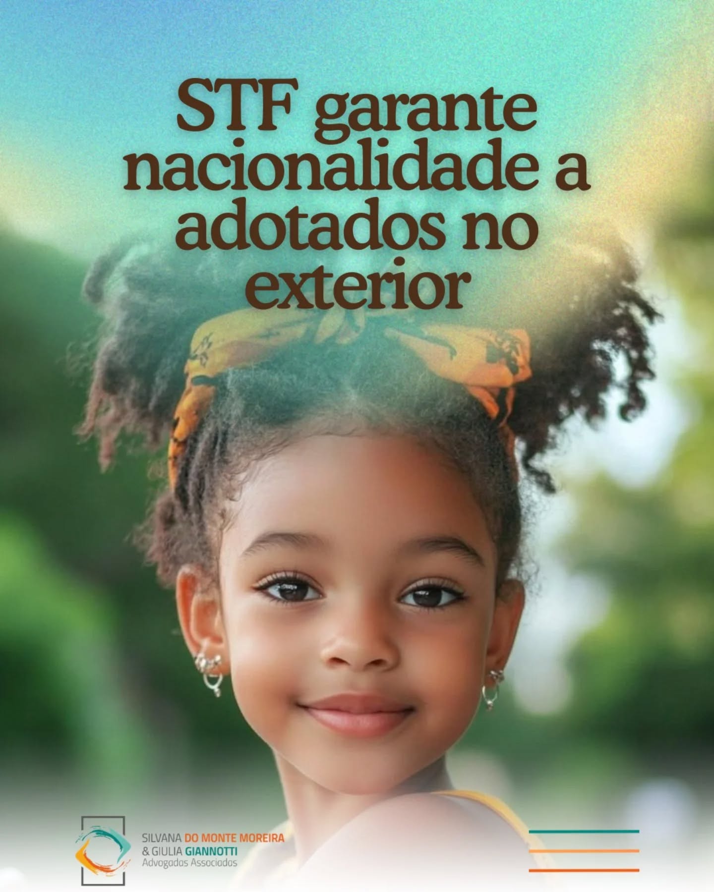O Supremo Tribunal Federal (STF), por decisão unânime em 12 de março de 2026, firmou entendimento no julgamento do RE 1.424.911 (Tema 1.253) de que crianças adotadas por brasileiros, mesmo quando nascidas no exterior, têm direito à nacionalidade brasileira.
A Corte fixou a tese de que a Constituição Federal assegura igualdade plena entre filhos, vedando qualquer distinção quanto à origem da filiação, inclusive para fins de reconhecimento da nacionalidade.
Pontos centrais da decisão:
Aplicação direta do artigo 227 da Constituição Federal, que proíbe discriminação entre filhos.
Reconhecimento da nacionalidade como direito fundamental.
Garantia de efeitos jurídicos imediatos, com impacto no registro civil e na documentação.
Vinculação das demais instâncias do Judiciário ao entendimento firmado (repercussão geral).
A decisão consolida a interpretação constitucional sobre o tema e orienta a atuação da administração pública e do Judiciário em casos semelhantes.
Em caso de dúvidas sobre adoção internacional e regularização de documentos, nossa equipe está à disposição.
Fonte: https://noticias.stf.jus.br/postsnoticias/stf-assegura-nacionalidade-brasileira-a-filhos-adotivos-nascidos-no-exterior/