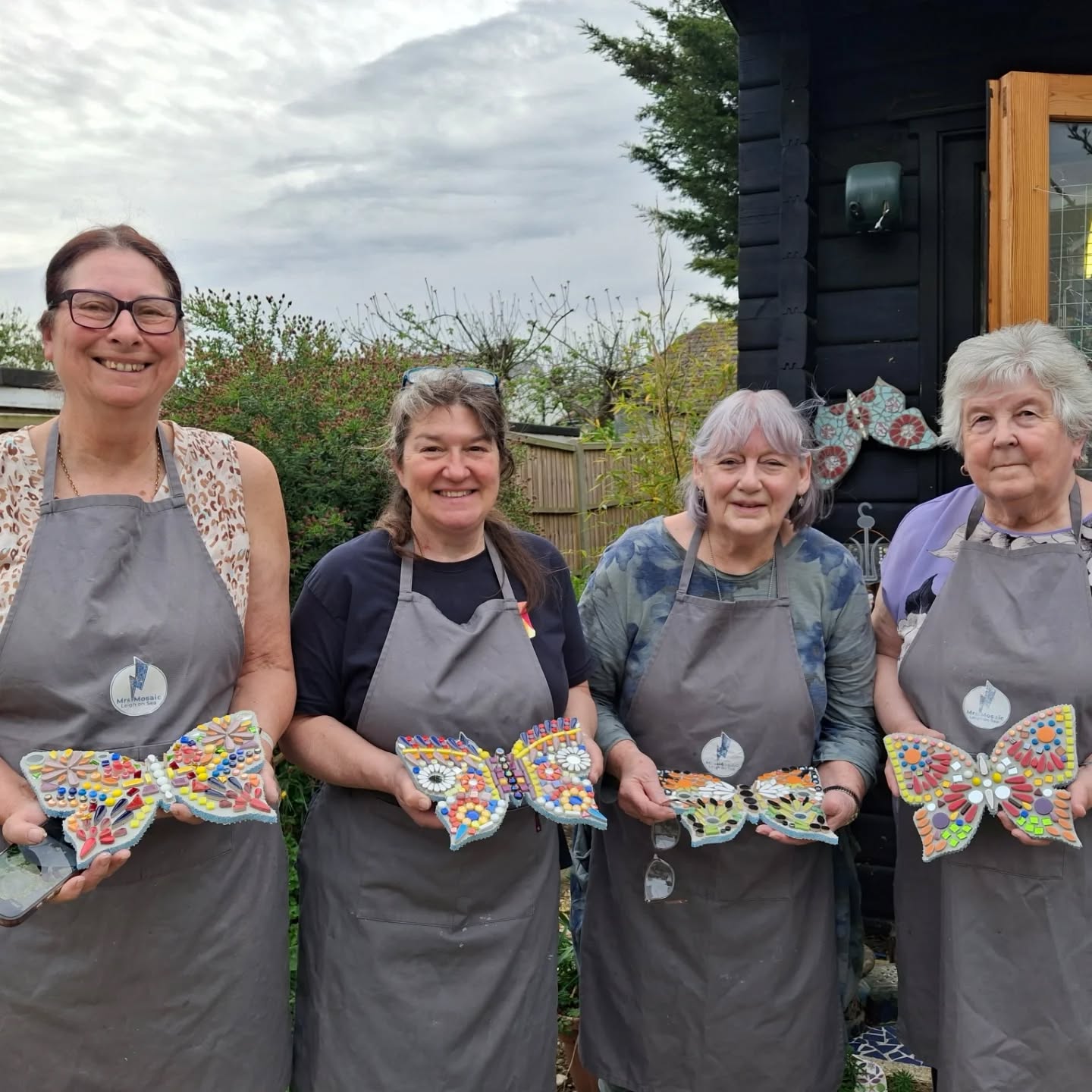 Beautiful mosaic butterflies today with this bunch of wonderful and peaceful creative ladies today. Each one is so different and I look forward to seeing them grouted.
By the time they left the sun had done the same but it was warm enough for us to test the new aircon installed in the studio a few weeks ago, and its going to make a huge difference this summer.
.
.
.
.
#mosaics
#workshopsnearme
#southendart