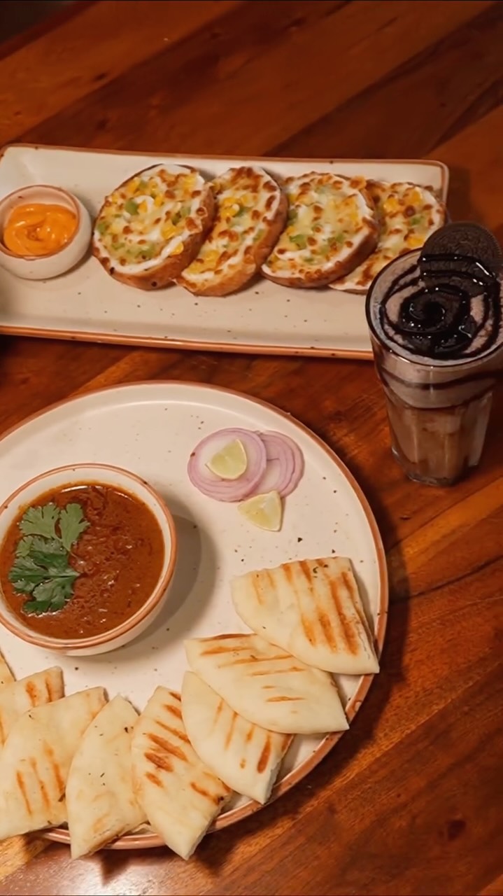 POV: You came for food… but stayed for the vibes ✨
Freshly made.. Beautifully served..
📍 Ujjain people.. Save this spot for your next outing!
(Chaileela, Apni wali jagah, Food reel, Cafe vibes, Aesthetic cafe, Ujjain, Food vibes)
#chaileela #apniwalijagah #foodreels #cafevibes #ujjain