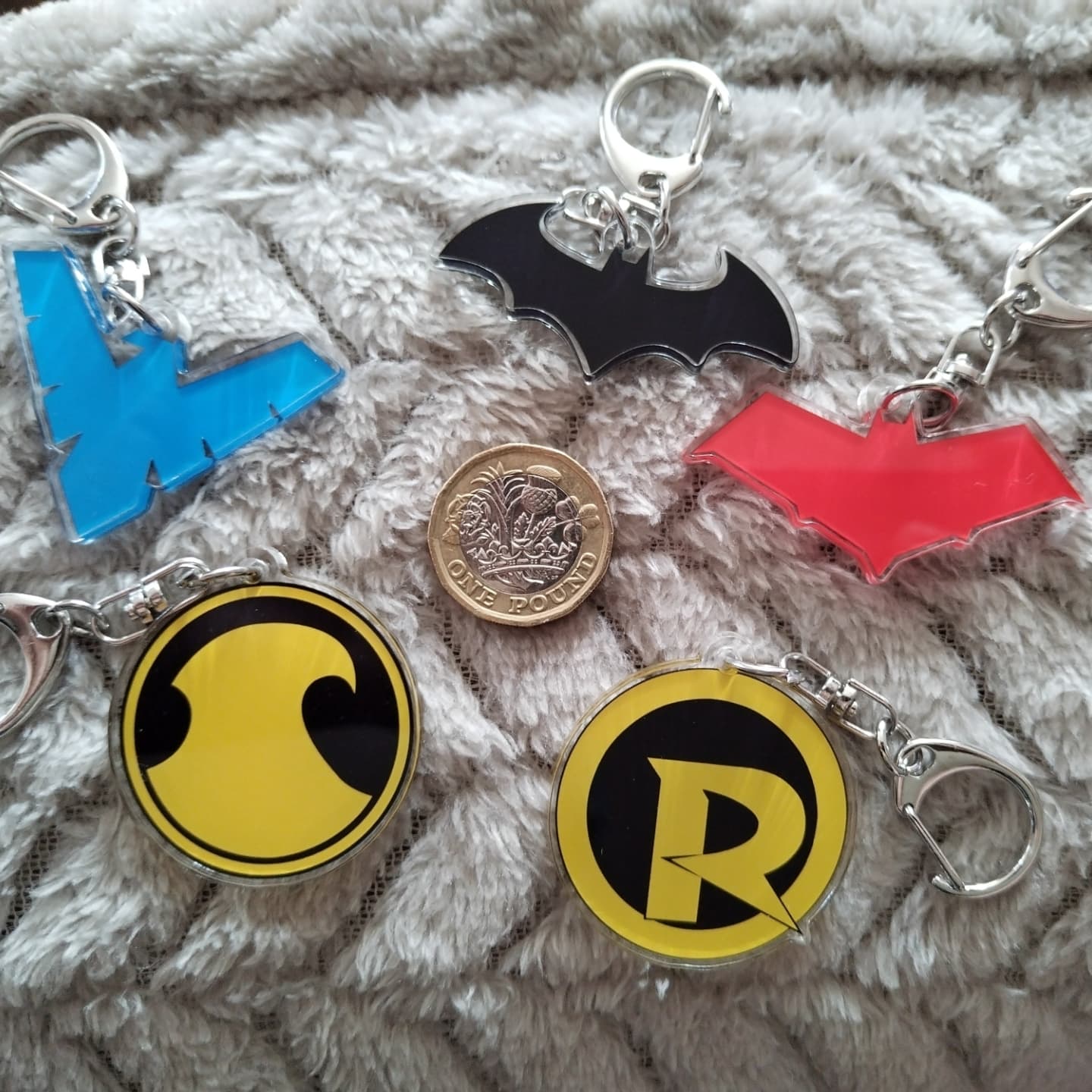 New keyrings and badge ready for comic con tomorrow courtesy of @wooacryofficial
#fyp #art #illustration #illustrationartist #illustrationartist #artist #batbrothers #batboys #batfamily #nightwing #redhood #redrobin #robin #batman #dickgrayson #jasontodd #timdrake #damianwayne #brucewayne #scream #ghostface #scream #wooacry #badges #keyrings #comiccon