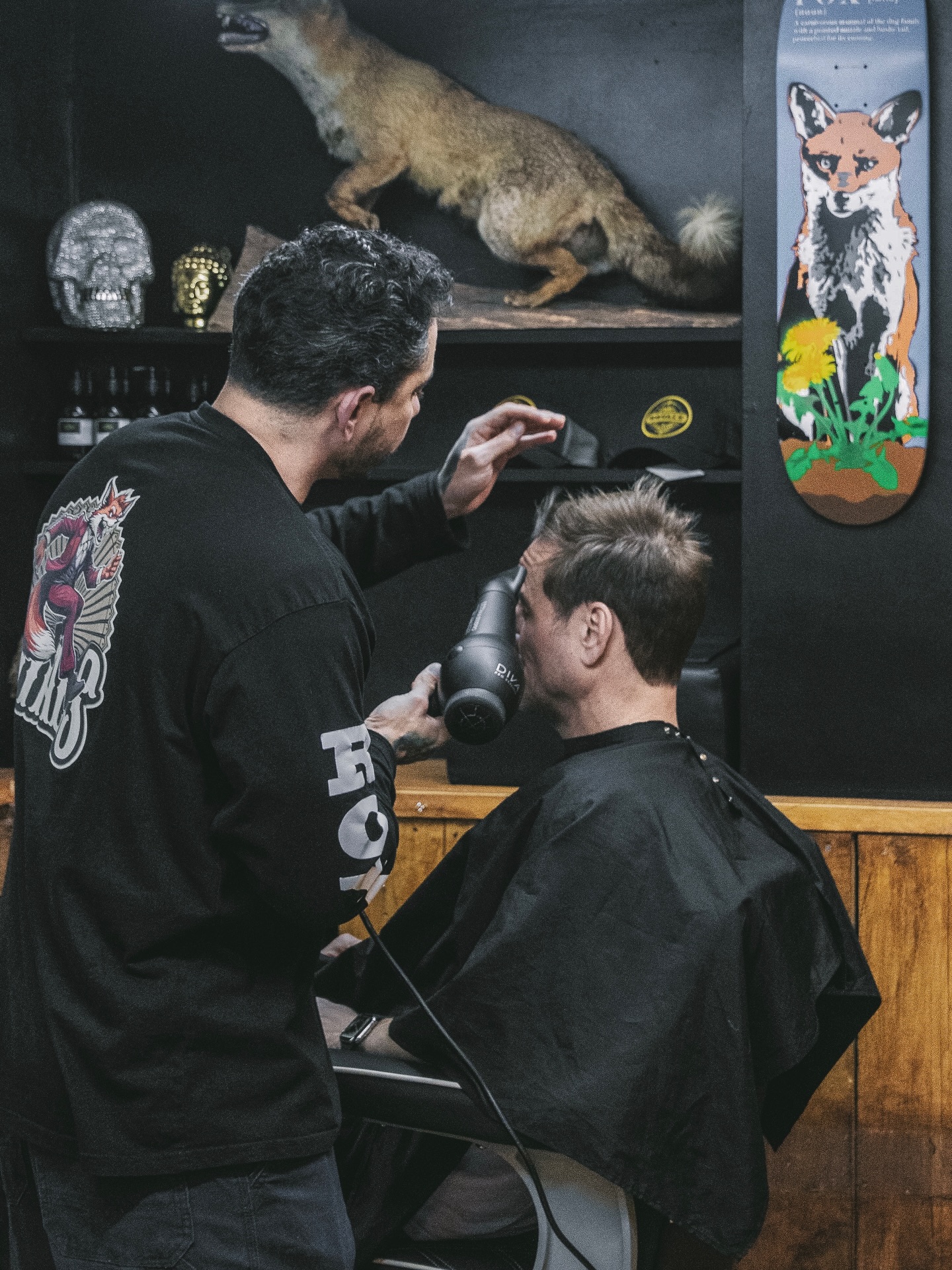 The perfect cut deserves the perfect finish. Using a blow dryer at the end of a haircut isn’t just styling, it’s the final touch that brings the whole look to life.
It helps shape the hair, add volume, smooth the finish, and show off the cut exactly how it’s meant to be seen.
That fresh-from-the-salon feeling hits different when it’s styled to perfection!
#royalsbarbershop #barbershoproyals #barberstools