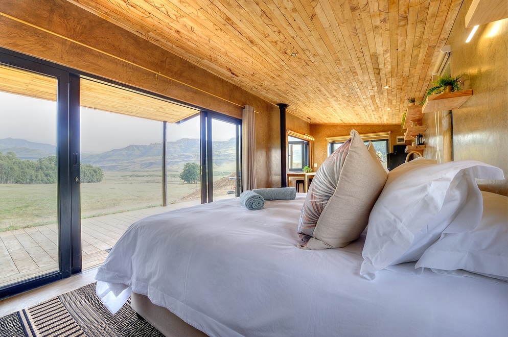 A place to disappear…
Bamboo Cabin is private, peaceful and completely off the grid — a tiny sanctuary wrapped in nature.
Beautifully curated interiors, endless mountain views, and nothing but silence around you.
Pure romance. Pure escape.
#natureretreat #tinycabin #romanticescape #drakensberg #slowliving