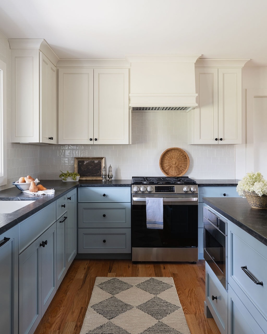 Starting the year off with some fresh photos of the project that started it all! This kitchen was in bad shape when we started out and through some creative thinking and hard work we transformed it into the beauty it is today. Never not impressed with a before and after shot and this one does not disappoint!
design + styling | @cosmicdesignstudio.am
after photo | @yandbinteriorsphotography
*
*
*
#kitchendesign #kitchenrenovation #cosmicdesignstudio #interiordesign