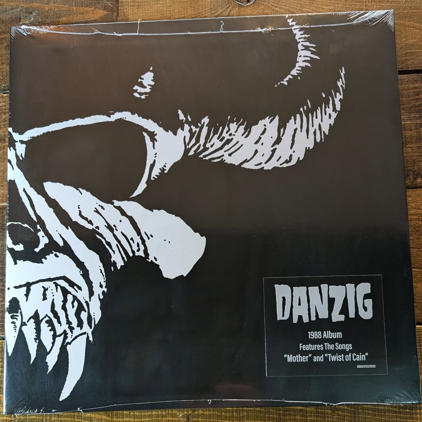 Bore da and welcome to NMF!
Not a great deal of new stuff in today as I'm saving it for a little something that's happening next Saturday 😬
What we do have though is the reissues of Danzig's first 4 albums, Duran Duran (The Wedding Album), Holly Humberstone's sophomore album Cruel World and a couple of other bits.
Open 10-5 today and tomorrow.
Get in touch via thesecond45.com if you fancy anything...
#thesecond45
#llanellirecordstore #newmusicfriday