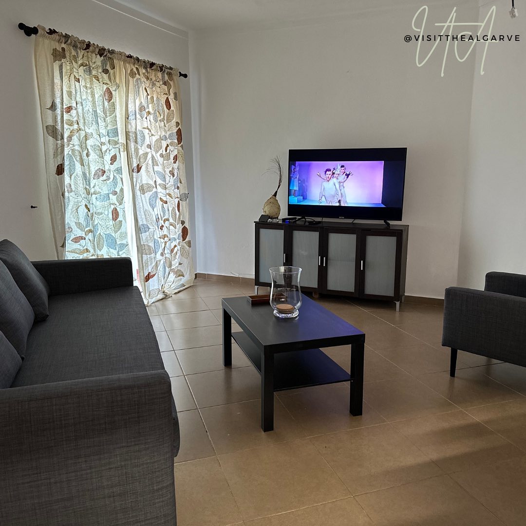 Transforming our living and dining room into a dream coastal oasis! Can't wait to show you the before and after pics 🤩⎮#workinprogress #beachflat #quarteirabeach