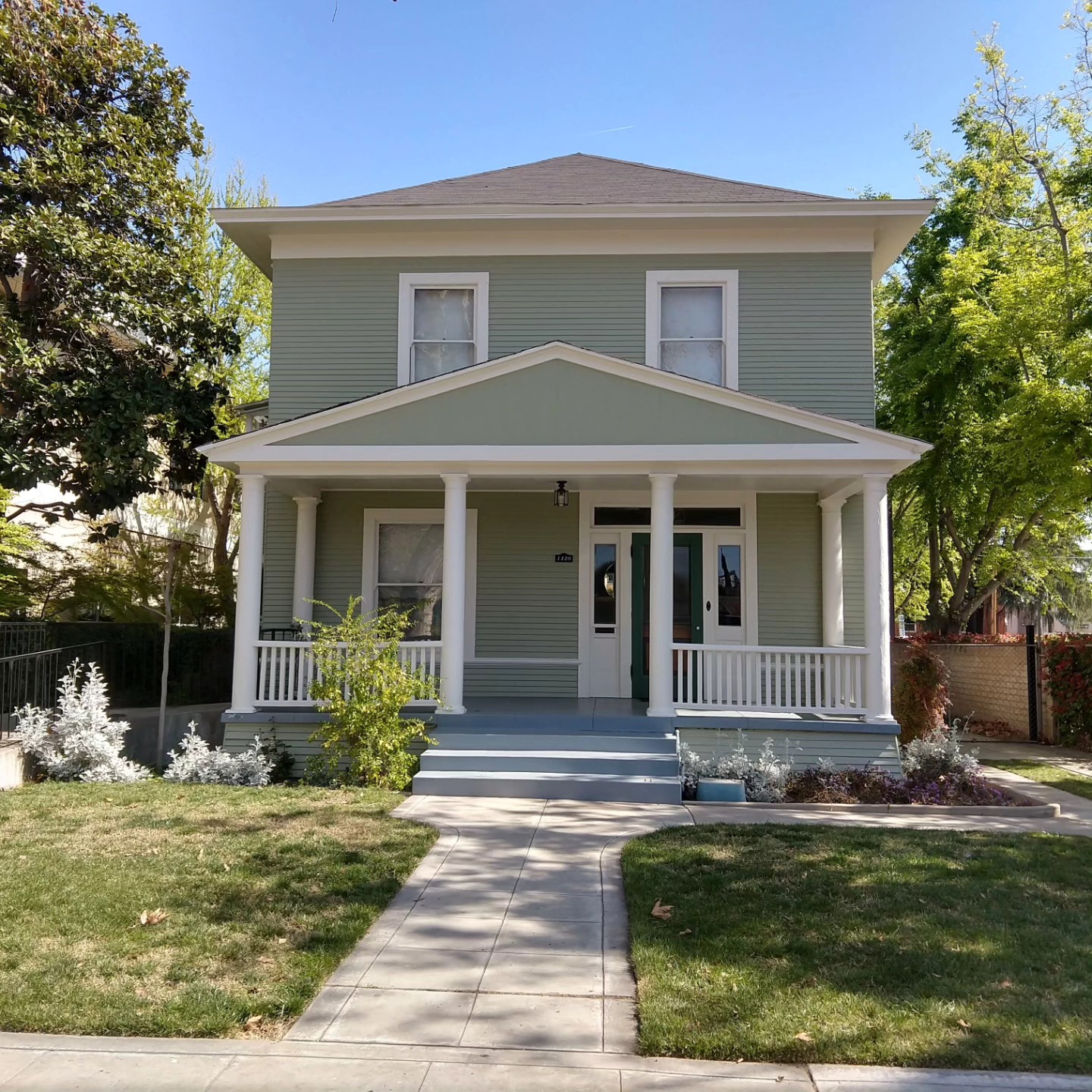 Keep classic homes looking timeless...
.
.
.
.
#fresno #oakhurst #clovis #basslake #madera #friant #coarsegold #maderacounty #fresnocounty #paintingcontractors #familyownedbusiness #homepaintingservices #residentialpaintingservices #commercialpaintingservices #centralvalleyca #centralvalleybusiness #supportsmallbusiness #centralvalleypainting #centralvalleyhomes #mainstreetpaintingcompanyfresno
#mainstreetpaintingcompanyoakhurst