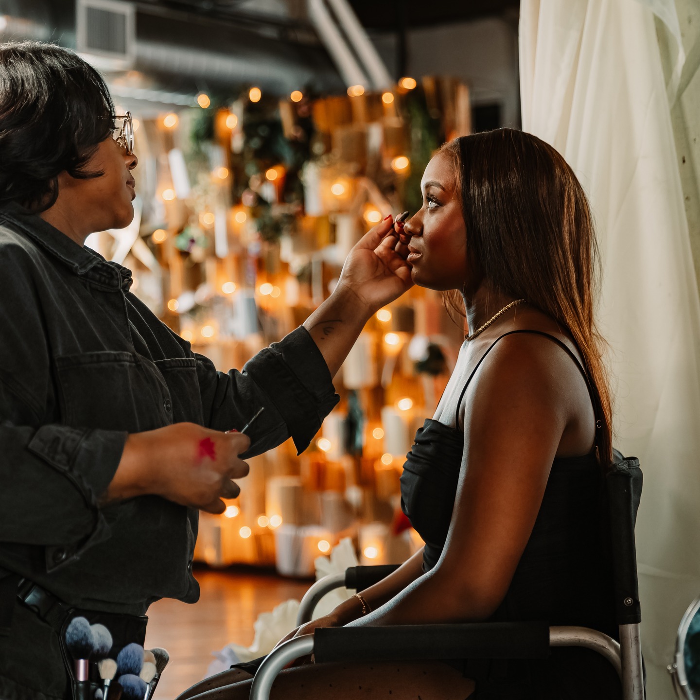 This Motherās Day, weāre doing things a little differently š
Iāve teamed up with @lyzkingmua to create a pampering + portrait experience designed for moms (or honestly⦠any woman who needs a moment to feel taken care of).
Think:
⨠Professional glam
⨠A relaxed, guided mini session
⨠Champagne or rosé
⨠A space where you can slow down + feel beautiful
As a photographer, I see it all the time ā moms are always behind the camera. This is your chance to step into it, be celebrated, and walk away with photos you actually love.
Come solo, bring your mom, or make it a girlsā day
Spots are limited + will go quickly. Link in bio!
š https://beautykingsb.com/services/ola/services/red-lips-rose-mother-s-day-edition-4-25-26
