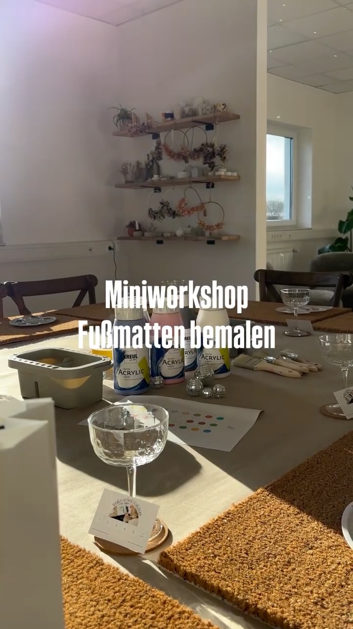 FUẞMATTEN BEMALEN👩🏼🎨
Als einer unserer Miniworkshops kommt das Fußmatten bemalen sehr gut bei Euch an!😍
Gerade für JGAs sehr beliebt!✨ Steckt Eure Braut gerade vielleicht Mitten im Hausbau und würde sich auch über so einen Workshop freuen?🏡
Kontaktiert uns gerne für Anfrage!💌
#hausbau #jga #jgasauerland #kreativworkshop