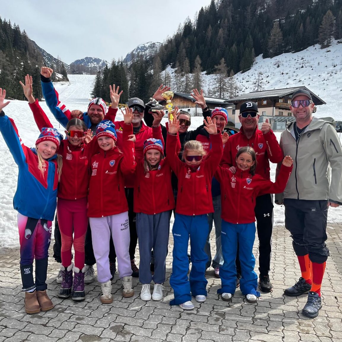 Was für ein Abschluss einer tollen Skisaison! 🤩 Wir haben die Gesamtwertung des Landescups gewonnen 🥰⛷️🏆