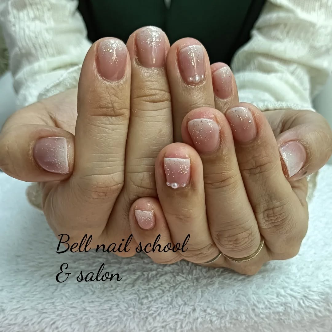 ベイビーブーマーを選ばれました。
くすみ系ピンクをベースに白のグラデーションお洒落ですね✨
大人可愛いネイルになりました💕
☆
☆
☆
・
#春ネイル
#ピンクネイル
#ベイビーブーマーネイル
#白グラデーションネイル
#大人ネイル
綺麗ネイル
上品ネイル
お洒落ネイル
美爪育成
大人可愛いネイル
Bellネイルスクール&サロン
bell_nail_school_and_salon
ベルネイルサロン
シャイニージェル