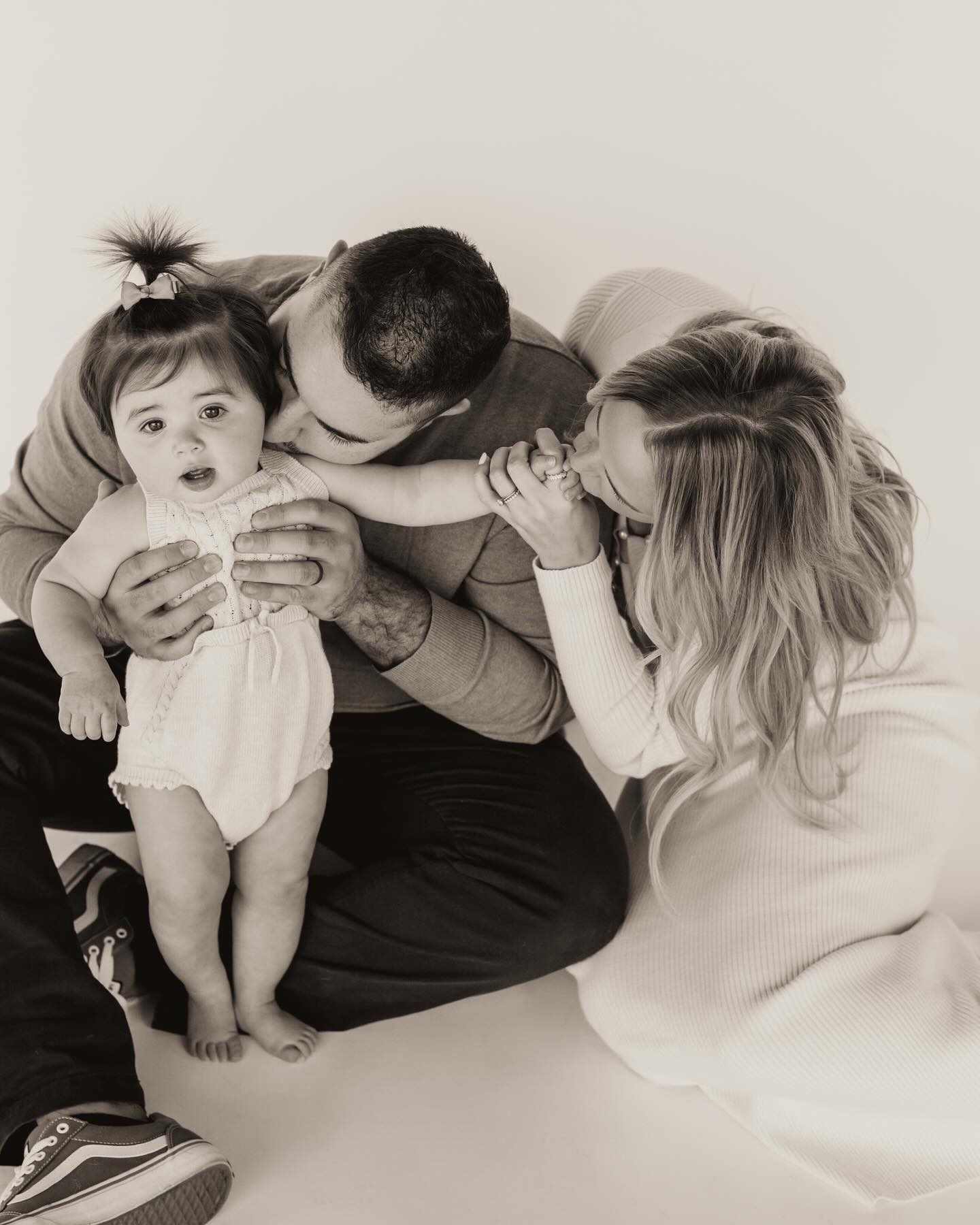 The most kissable little thing! Swipe to the end for one of my favorite photos ever 😚