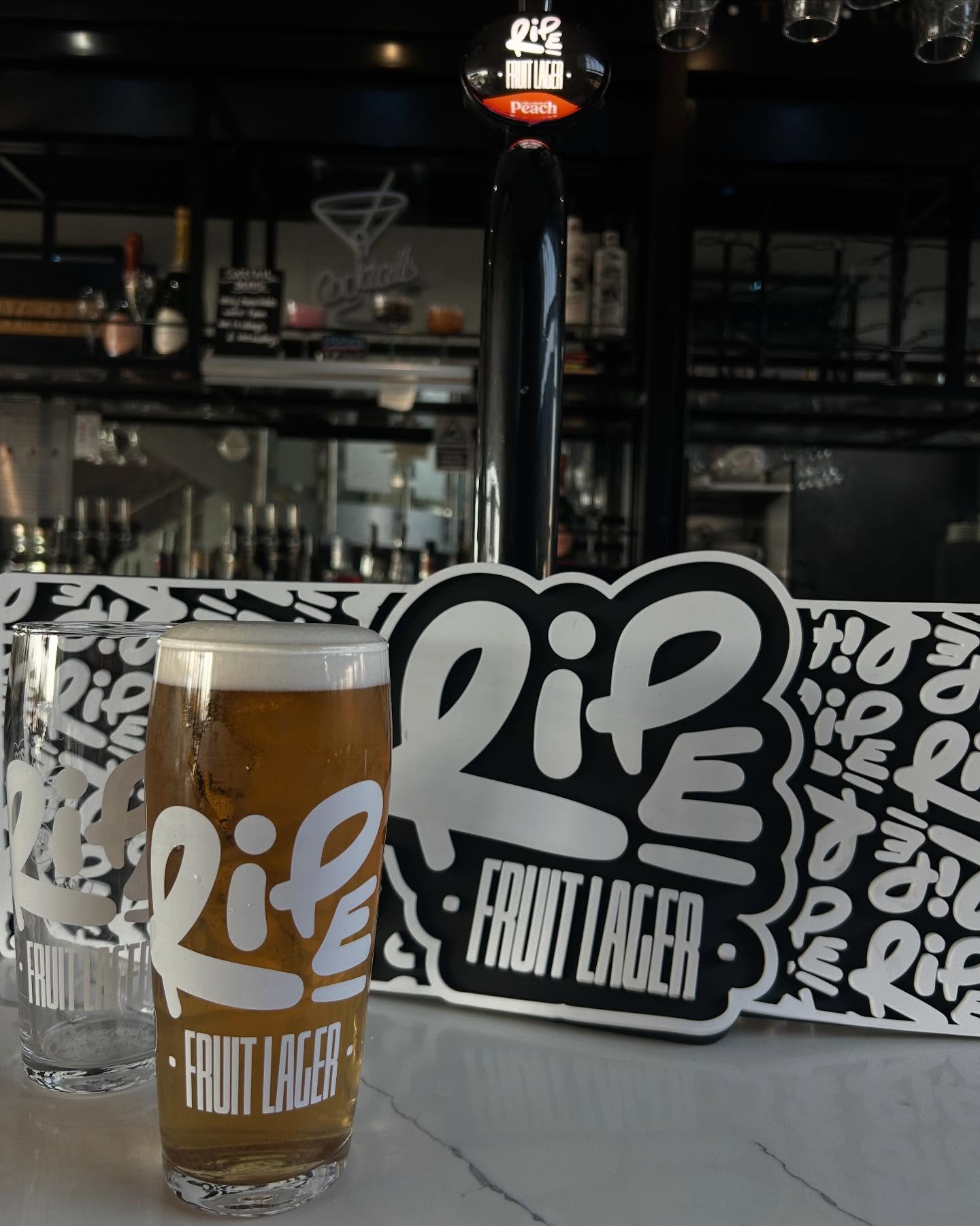 🍑 Peach, Please… You Need To Try This 🍺
Meet our newest pour: Ripe Peach Fruit Lager now on draught! Light, crisp and bursting with juicy peach flavour – and at just 3.4% ABV, it’s seriously easy drinking.
Sun out? Pint of peach.
Night out? Pint of peach.
Just fancy something different? You guessed it… 🍑
Pop in, grab a pint and see what all the fuss is about! 🍻
#newondraught #ripe #peachbeer #beerlover #summersip