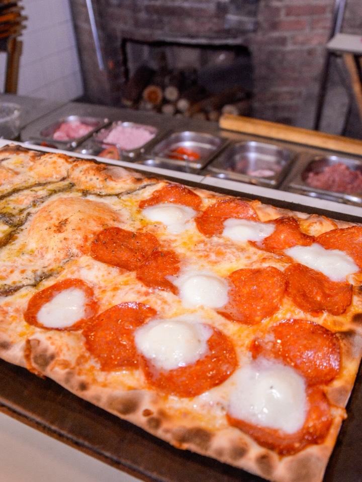 Pizza de pepperoni e piano ao vivo: o sábado perfeito existe!