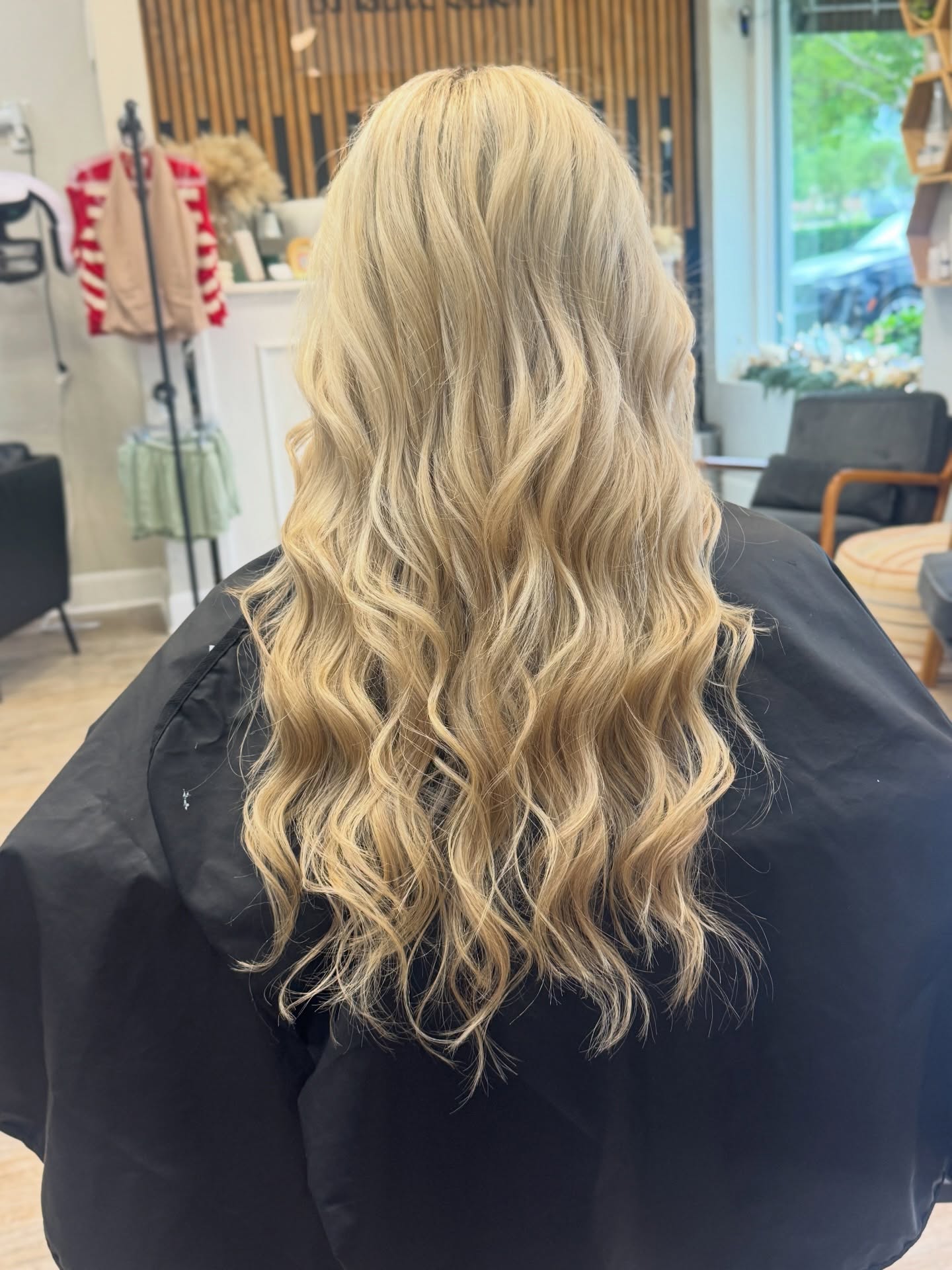 18 inch xo weft install on this Hautie.
Such a huge Impact 2 rows can make
#extensions #xoweft #bhautesalon #colleyvilltx #dfwsalon