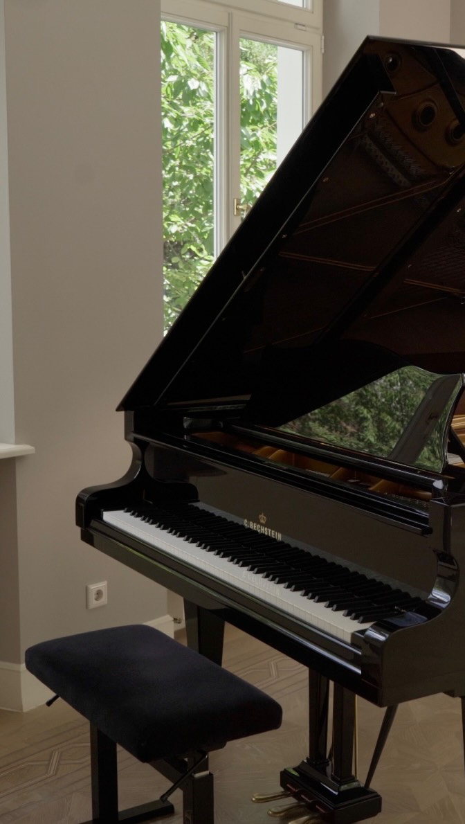 A house with history, updated for modern living without losing its backbone of symmetry and craftsmanship, but still elegant and gracefull.
I love bringing historic homes into the new century using color and lighting of today.
LEDs accent the beautiful molding and give a warm accentuated glow in the evening.
Classical proportions, tailored details, everyday ease - this is how I like "formal" to feel.
.
.
.
.
#InteriorInspiration #CreativeEnergy #Naturelnspires #EquestrianLiving #FarmhouseRenovation #CountryHouseDesign #InteriorArchitecture
#WellbeingAtHome #LifestyleDesign #JannetButzinger #BerluxMedia