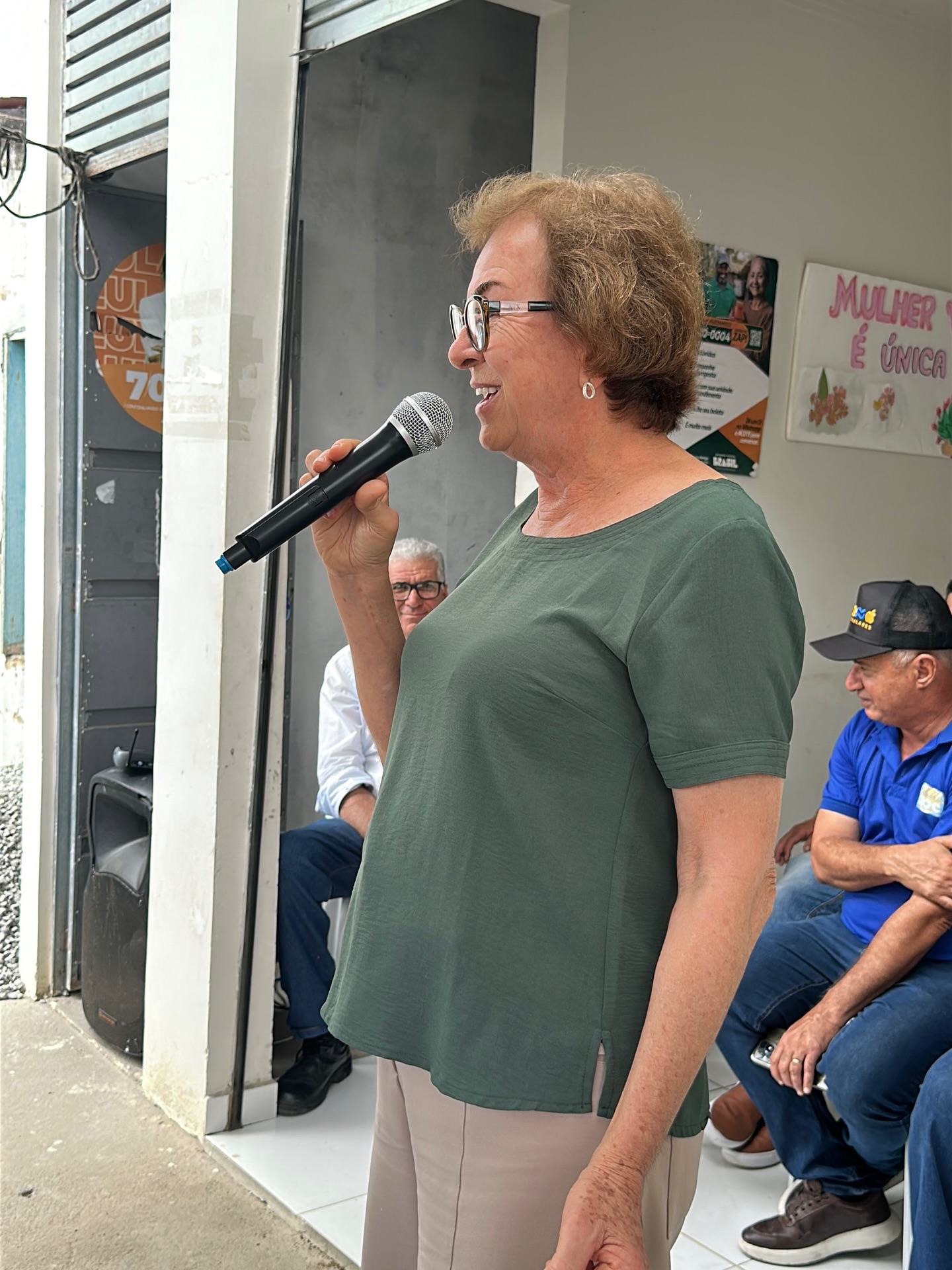 Em Itatiaia no município de São José do Jacuípe, participamos hoje de um ato importante para fortalecer a vida no campo, ao lado de Elisângela Araújo, do vereador Lula, presidente do Sindicato, e da equipe do MOC, na entrega dos kits produtivos e no encerramento do Projeto Segunda Água.
Nosso agradecimento ao governador Jerônimo Rodrigues por mais essa ação realizada por meio da CAR, levando investimento, apoio à agricultura familiar e mais dignidade para o povo da zona rural. São entregas que significam mais água para produzir, mais segurança para as famílias e mais desenvolvimento para o nosso interior.
Seguimos defendendo políticas públicas que chegam na vida real de quem mais precisa. 💧🌱
📸 Paulo Marcos