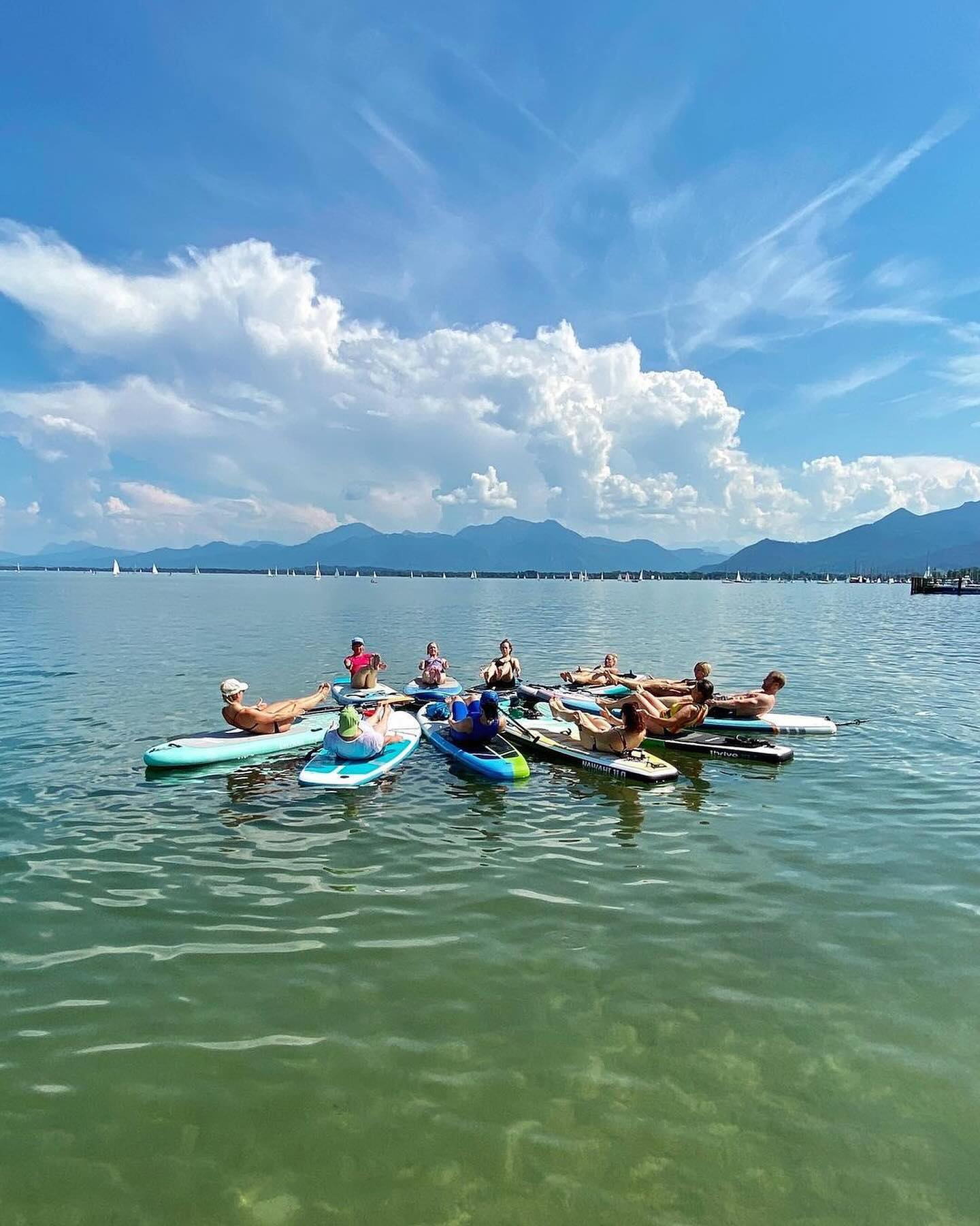 Melde dich jetzt zu unserer ersten SUP Yoga Session der Saison jetzt am Sonntag um 13 Uhr an.
Komm mit @naturyoga_ aufs Brett für Bewegung, Spaß und Entspannung 🧘🏻♀️😎 Die Vorhersage sagt bestes Wetter voraus 🤙🏼
Alle weitere SUP Yoga Termine findest du auf unserer Webseite!
#supyoga #yoga #chiemsee #chiemseechiemgau #chiemseealpenland #chiemseeliebe #prienamchiemsee #chiemgau #chiemgau_entdecken @schraml_baden_boote_events @prien_am_chiemsee