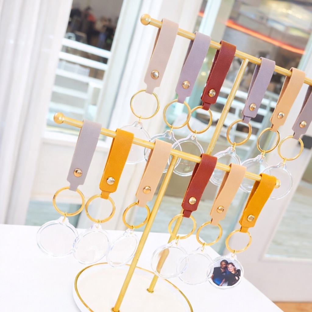 Create unforgettable, personalized keepsakes for your wedding guests — instantly. #keychainstation #njphotoboothrental #booknow