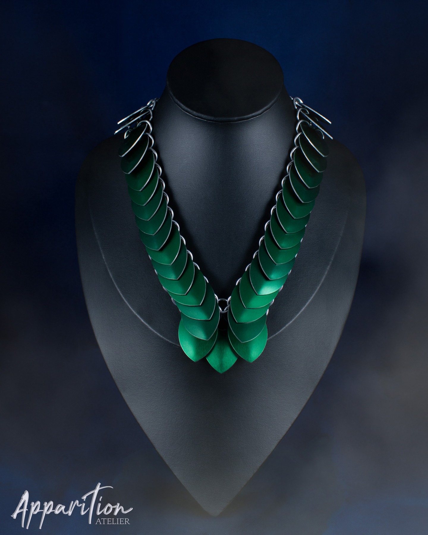 ⚔️ Lavina Scalemaille Necklace - Green
⛓ R450
Available now at www.apparition.co.za
#apparitionatelier #handcrafted #modernmedieval #scalemaille #jewellery
