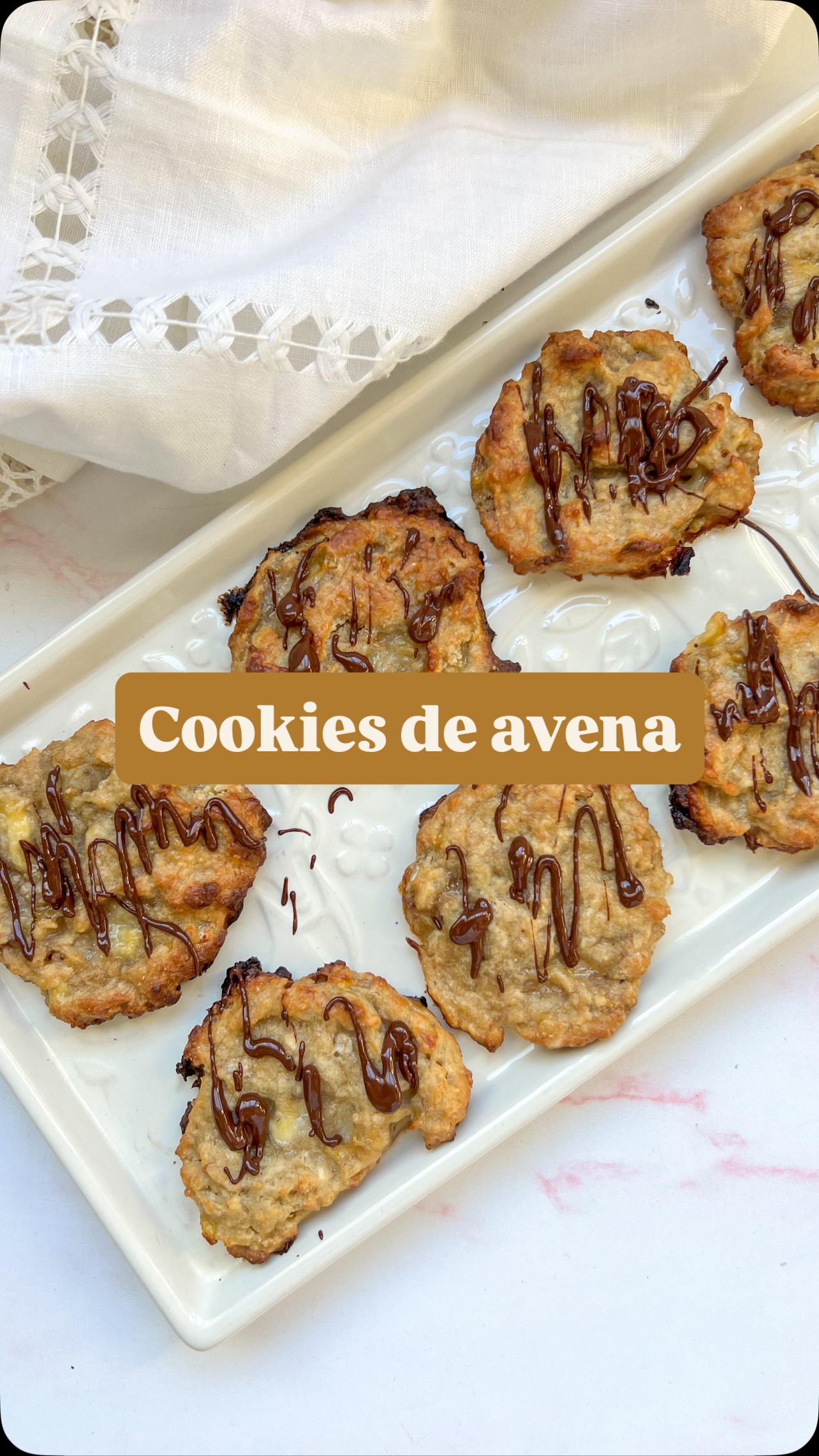 COOKIES 🍪🍫
Increíbles quedan para la merienda 🔥🔥
😍 Ingredientes:
✔️2 bananas maduras.
✔️30 ml de leche descremada.
✔️1/3 taza de aceite.
✔️1⁄2 taza de avena
✔️100 gr de harina de harina de avena
✔️Chorrito de esencia de vainilla.
✔️3 sobrecitos de edulcorante
🍫 Topping: choco amargo derretido
🎥 Te muestro en el video cómo se hacen, son súper fáciles!
⁉️ Sos del team dulce o salado? Dejá de comprar galletitas dulces y mejor hace esta opción 😃
🙋🏻♀️ Si queres saber info de las consultas para mejorar tus hábitos alimentarios escribime que te cuento más 👇
➖➖➖➖➖➖➖➖➖➖➖➖➖➖➖➖
📚 Metodología ➡️ Creando hábitos, no dietas
📩 jacinta@nutricionequilibrio.com.uy
📲 098 408 043
🌎 Www.jacicubasnutricion.com
#cookies #recetacasera #meriendasaludable #nutricionista #habitossaludables