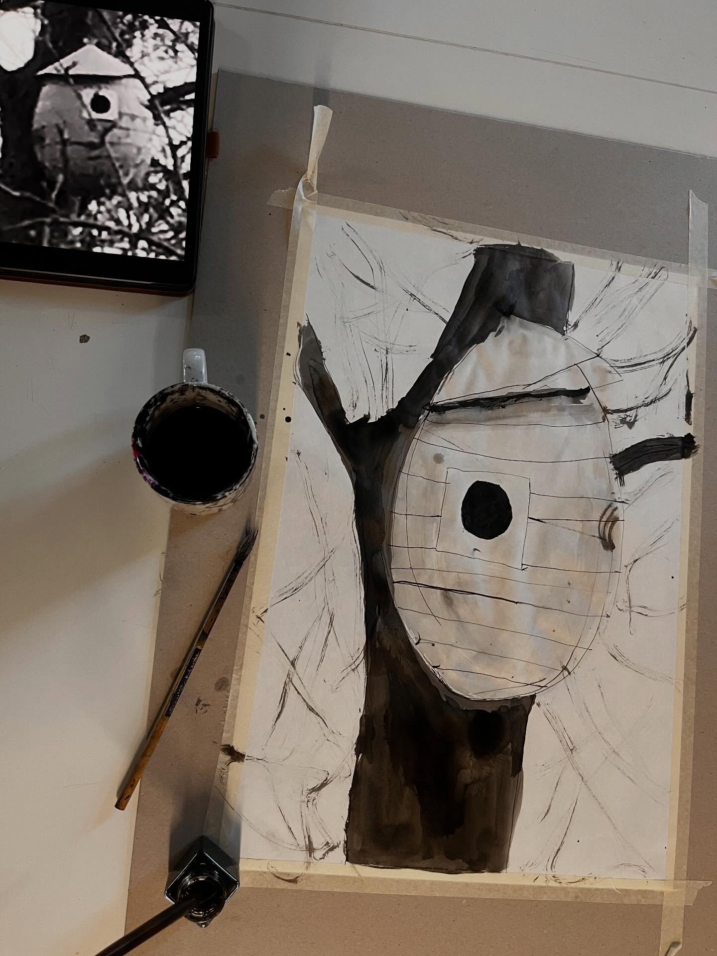 On mukavaa, että valo lisääntyy ja voi kuvata ulkona…eikä sormet jäädy!
Maanantain 10-12-vuotiaiden kanssa kuvailtiin bädeillä lähikuvia ja niistä maalattiin mustemaalaukset.
#keravankuvataidekoulu #tpo #mustemaalaus #valokuvaus