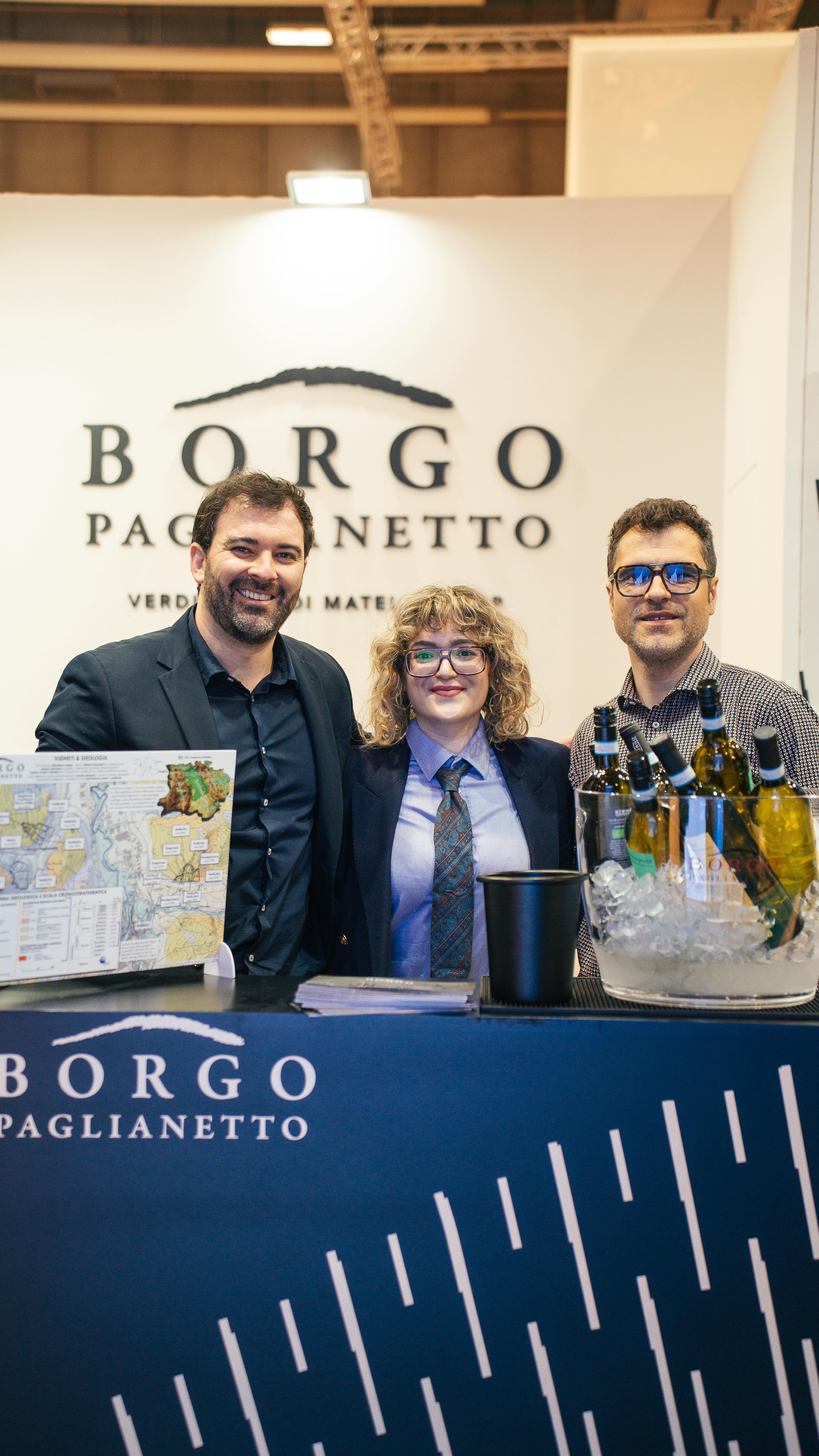 Un altro Vinitaly si è concluso.
Tra calici alzati e incontri — di vecchi amici e nuovi volti — resta una sola, autentica passione: quella per il vino.
E, più di tutto, per il Verdicchio di Matelica 🍷
Another Vinitaly has come to an end.
Between shared glasses and meaningful encounters — old friends and new faces — one true passion remains: wine.
And above all, Verdicchio di Matelica 🍷
#borgopaglianetto #verdicchiodimatelica #winelovers #madeinitaly #vinitaly2026