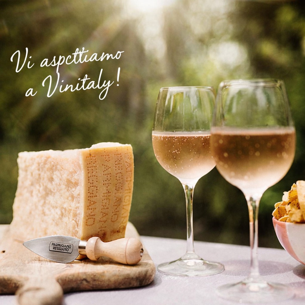 Mind the #Wine! 🍷
Vi aspettiamo a #Vinitaly con gli amici del @parmigianoreggianodop
👉Domenica 12 aprile inaugurazione del Padiglione Emilia-Romagna con l’iconica apertura della forma alla presenza di @carlocracco.
👉Lunedì 13 aprile il rito si ripeterà con la partecipazione del ministro @francescolollobrigida e dell’europarlamentare @christophe_hansen.
Passa a trovarci!
📍Padiglione 1, Stand B11.
.
.
#MindThePop #MediaRelation #DigitalAgency