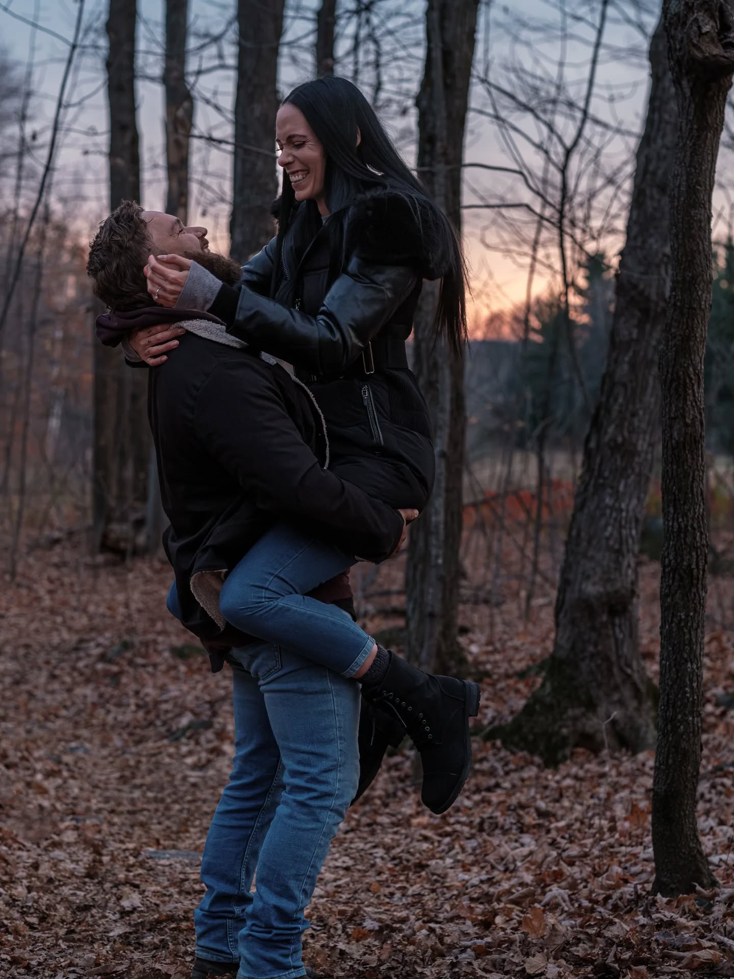 Un simple « oui » qui change tout.
Un instant suspendu, un cœur qui s’emballe, et l’évidence de vouloir avancer ensemble.
Aujourd’hui commence une nouvelle page, écrite à deux, main dans la main.
C'était un magnifique moment passé avec Cath et Mike, ils sont tellement beaux ensemble.
@catherine.bellemare
#photographegatineau #ottawaphotographer