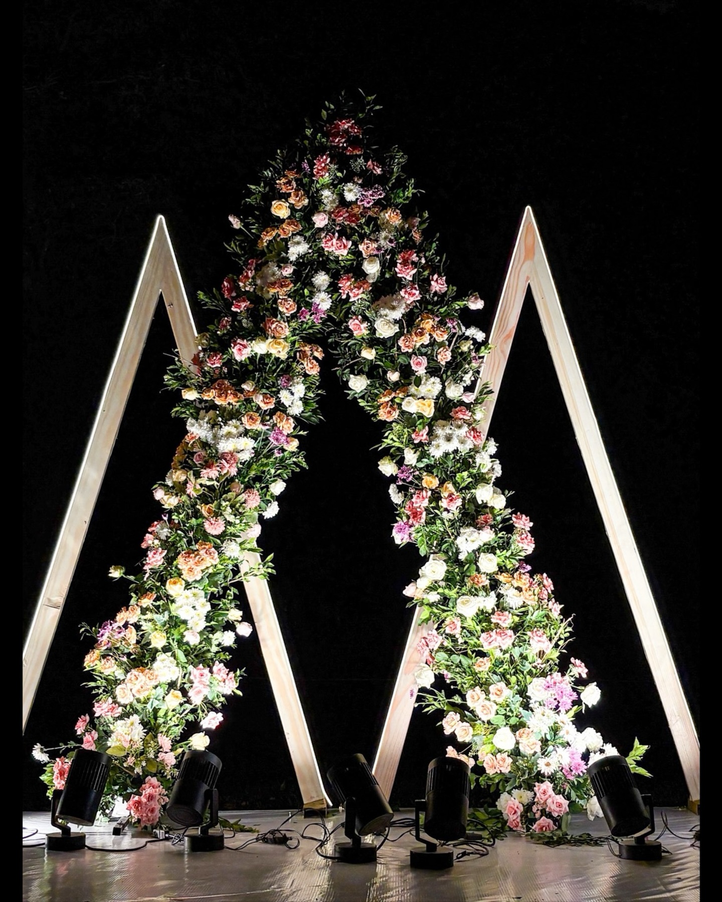 Open skies, glowing lights, and a vibe your guests will never stop talking about 🌙💛
Vignesh & Sreelakshmi’s outdoor evening reception at Golf Club Lawns, Trivandrum = pure magic.
If your wedding isn’t giving THIS energy… we need to talk 😉
📩 DM us to make your dream wedding happen
Event: @myweddings.events
Video: @wedcamweddings
Venue: @saigolfclub
Production: @d_wedding.official
Makeup: @ashtamudiwellness
#TrivandrumWedding #OutdoorWeddingKerala #KeralaWeddingPlanner #LuxuryWeddingKerala weddingreels