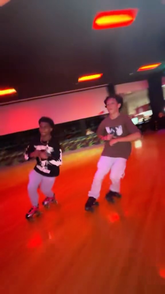 Shuffling into the weekend… 🛼🛝
#miamirollerrink #miamiskating #shuffleskate