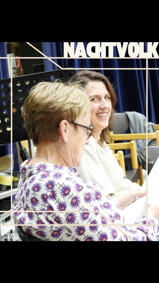 Laatste repetitie voor de vakantie werd er een doorloop van bijna alle scenes uit akte 1 gedaan. Dan staat er 'ineens' al best wel veel al.
Nachtvolk begint steeds meer vorm te krijgen!
----------------------------------------------
#musicalintilburg #nachtvolk #Muziektheaterintilburg #onstage #doorloop