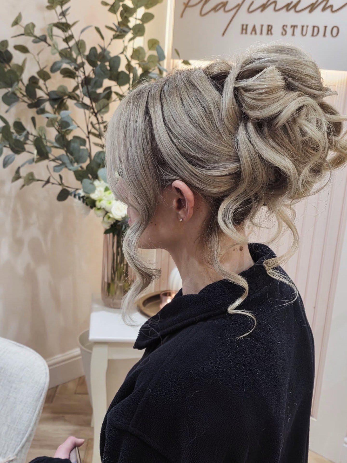 UPDO QUEEN πππβ¨οΈ
Styled at 7pm on the Friday, ready for the Saturday.
& I can confirm it waa all still perfect the next day.
.
I can't even remember how many times I've had Beth in my hot seat to pin her hair up, or give her a Hollywood Wave...but this year I FINALLY get to do her wedding π₯Ήπ€ shes going to make a gorgeous wife!