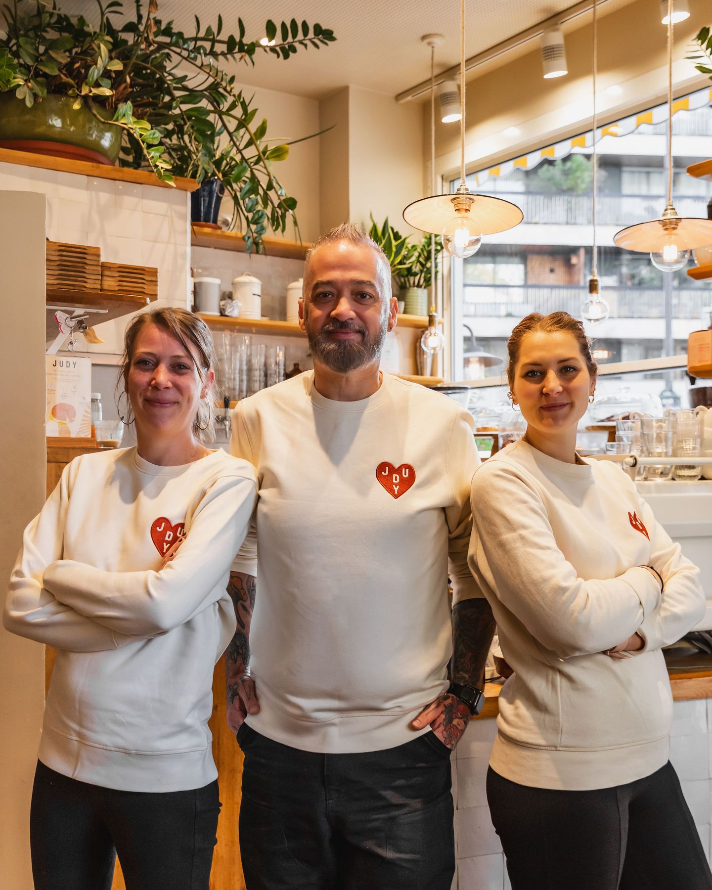 FROM JUDY WITH LOVE 💛
Du café du matin au déjeuner, jusqu’à la pause sucrée. Dans nos 4 adresses, nos équipes vous accueillent toute la journée avec le sourire !
☀️ Judy Fleurus : 18 rue de Fleurus, Paris 6
☀️ Judy Rousseau : 14 rue Jean-Jacques Rousseau, Paris 1
☀️ Judy Vosges : 2 rue de Béarn, Paris 3
☀️ Judy x La Grande Épicerie : 38 rue de Sèvres, Paris 7
📸 @alicepages
#veganparis #sansglutenparis #naturopathie #healthyrestaurantparis #glutenfreeparis #coffeeshopparis