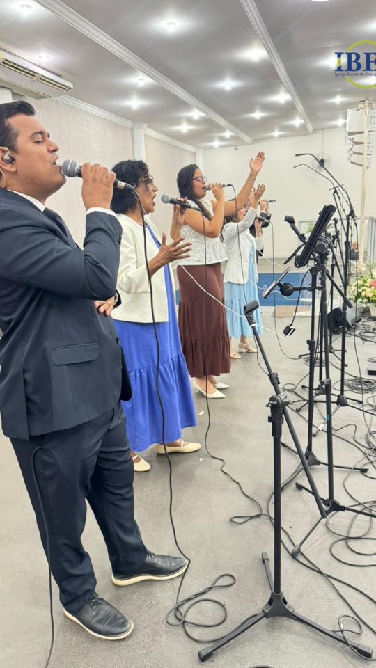 MOMENTOS DE LOUVOR E ADORAÇÃO CEIA DO SENHOR 12/04/26A
A paz do Senhor Jesus!
Apocalipse 4:11 "Digno és, Senhor, de receber glória, e honra, e poder; porque tu criaste todas as coisas, e por tua vontade são e foram criadas"
Com carinho
@ibep.uberlandia
#ibepuberlandia #louvoreadoracao #ceiadosenhor