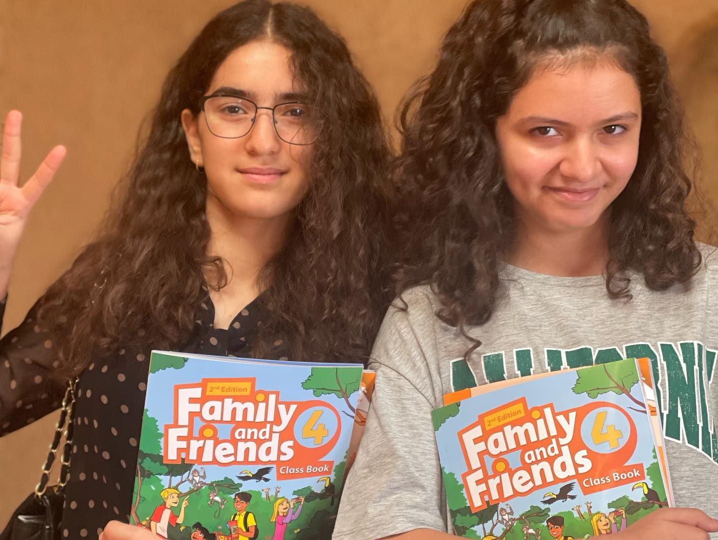 Waging peace in our community! Summer english classes at Family Center Rapareen!!! #n2n_wagingpeace #n2n_familycenterrapareen