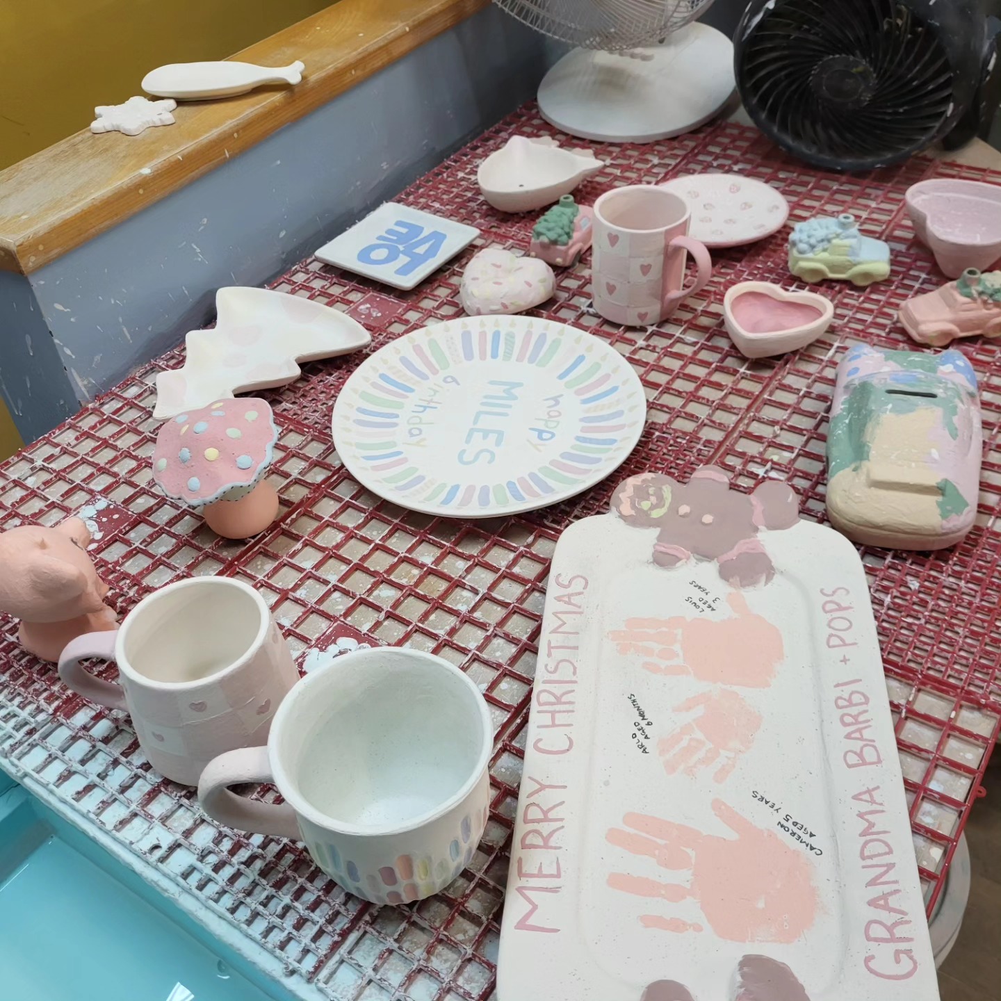 We may be closed New Years Day, but everyone deserves a bit of beauty today. Enjoy these masterpieces made with ❤️
Call us to book a table to start your creative adventure together 🎨
#allfireduppaintableceramics ##paintyourownpottery ##torontowest #torontomoms #thingstodotoronto #etobicoke #etobicokesouth #etobicokemoms #etobicokecentre #bloorwestvillage ##familyfun