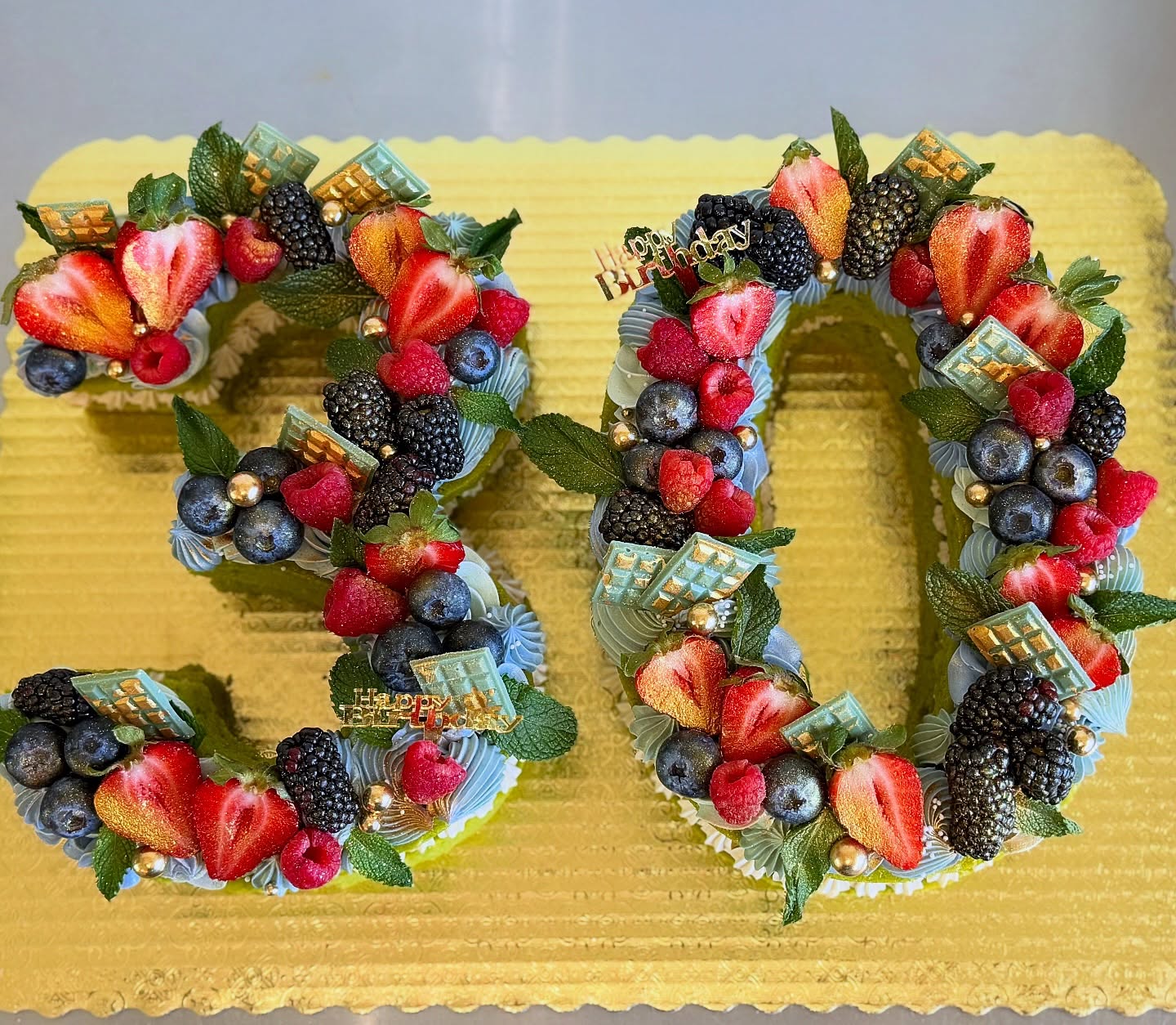 Number 30 in Pistachio cake, Bavarian cream filling and vanilla buttercream loaded with tons of fresh berries, mint sprigs and mini chocolate bars. This was a last minute rush order but we made it work and I love how beautiful it turned out!
FrolicAndFollyLV.com π±π
β’
β’
#vegan #bakery #lasvegas #numbercake #birthday