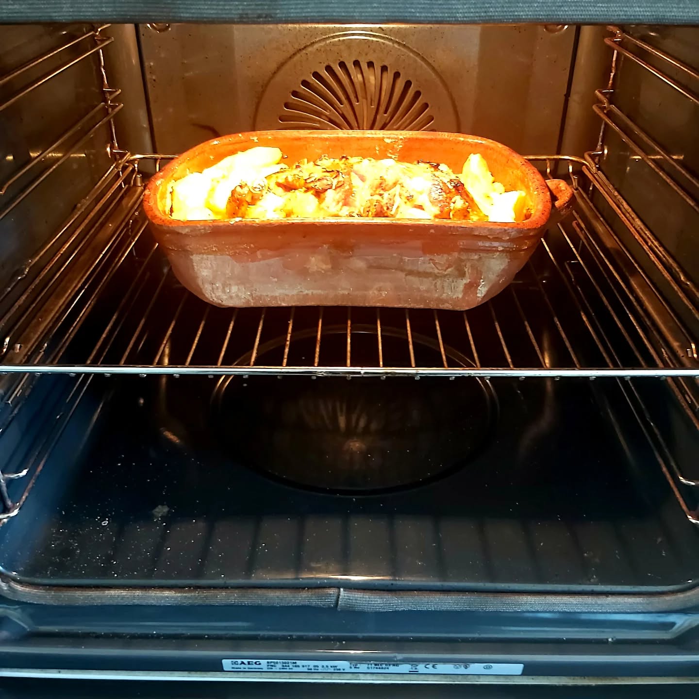 Praticamente a sair do forno está a minha última criação - "Carta Aberta" - que realizei com um grupo de idosos do Centro de Dia da Associação de Socorros do Turcifal. ✍
Um filme-performance + exposição a acontecer na próxima sexta-feira, às 18h30, no CAC - Centro de Artes e Criatividade de Torres Vedras.
A entrada é livre, mediante inscrição.
Atreve-te a saborear um misto de emoções, memórias e criatividade! 🎬🎭🎨🎵
#corpomemória #cartaaberta #contagemdecrescente #martaroml