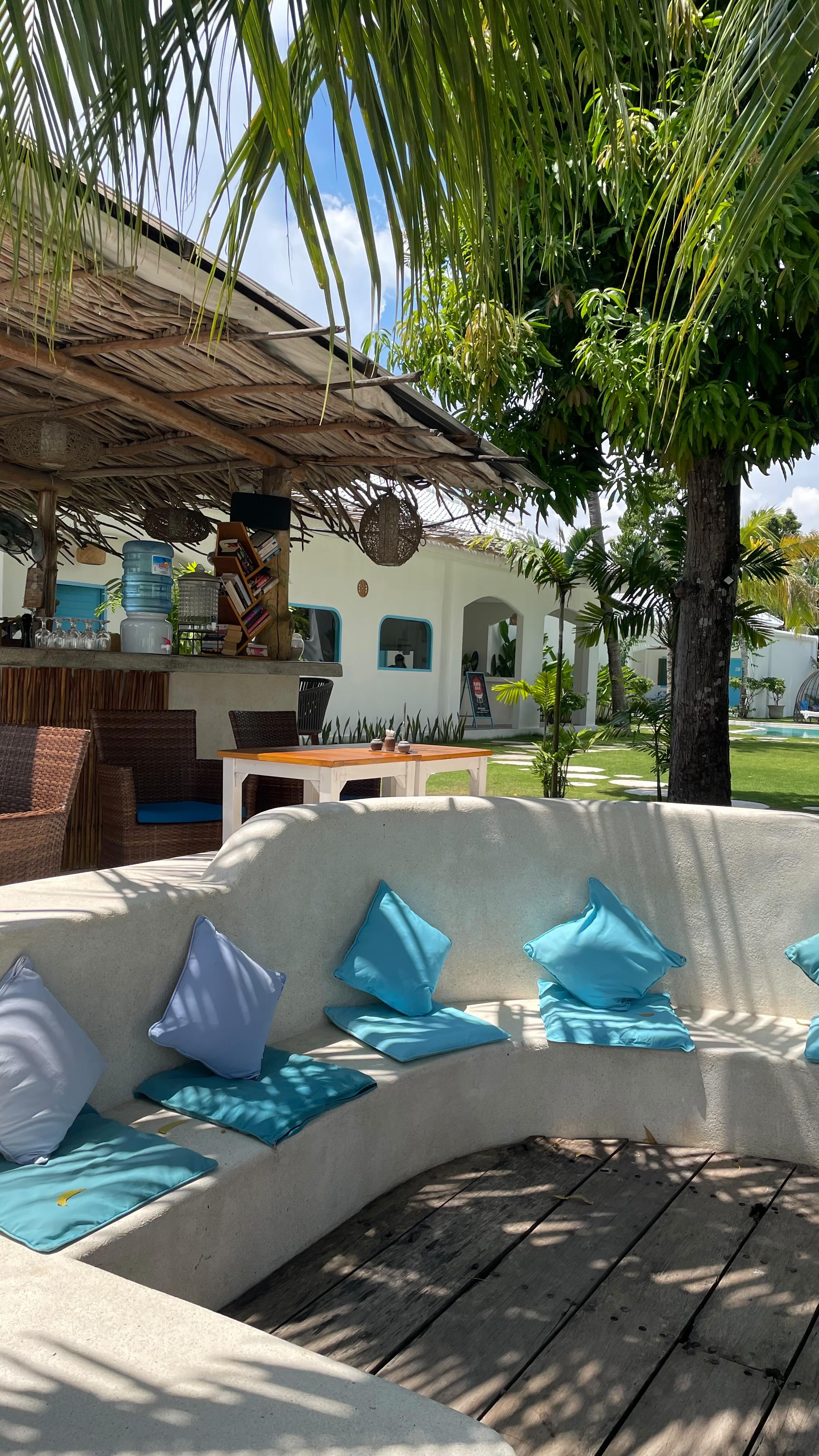 Behind a quiet entrance… there’s a whole different world waiting for you 🏝️✨
#KOHOAir #GiliAir #HiddenGem #GiliAirIsland #BoutiqueHotel #IslandEscape #StayInGili #VisitLombok #SecretSpot #TropicalStay