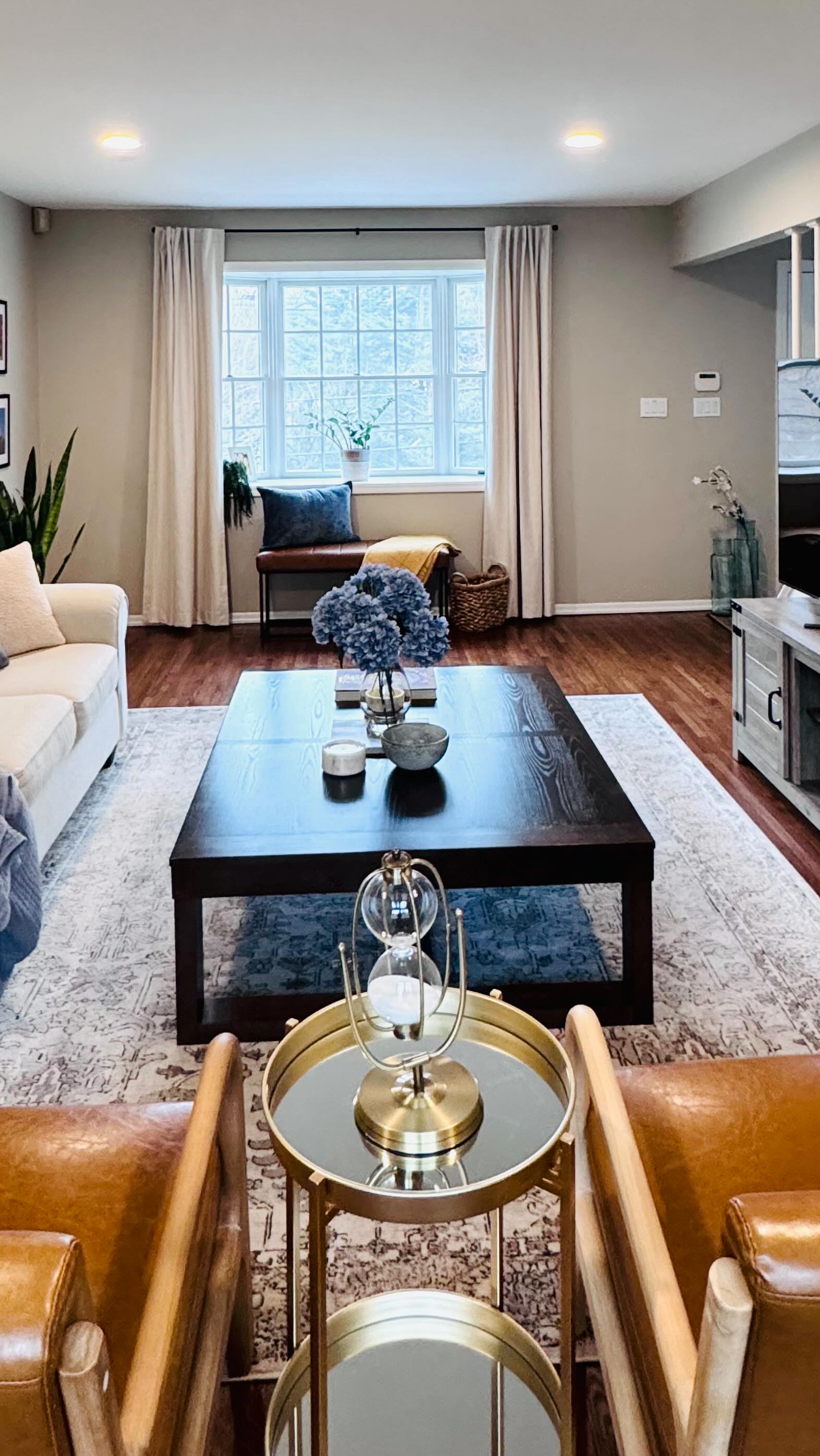 Coming Soon | White Plains, NY 🏡✨
Beautifully updated Center Hall Colonial in the sought-after Ardsley school district. This 3BR, 2.5BA home features recent renovations throughout—including an updated kitchen and baths, hardwood floors, and central air. Bright, spacious living areas make it perfect for everyday living and entertaining.
Set on a generous property with a patio and attached garage—with even more potential to make it your own.
Stay tuned—this one won’t last!
#ComingSoon #WhitePlainsNY #ArdsleySchools #WestchesterRealEstate #NewListing