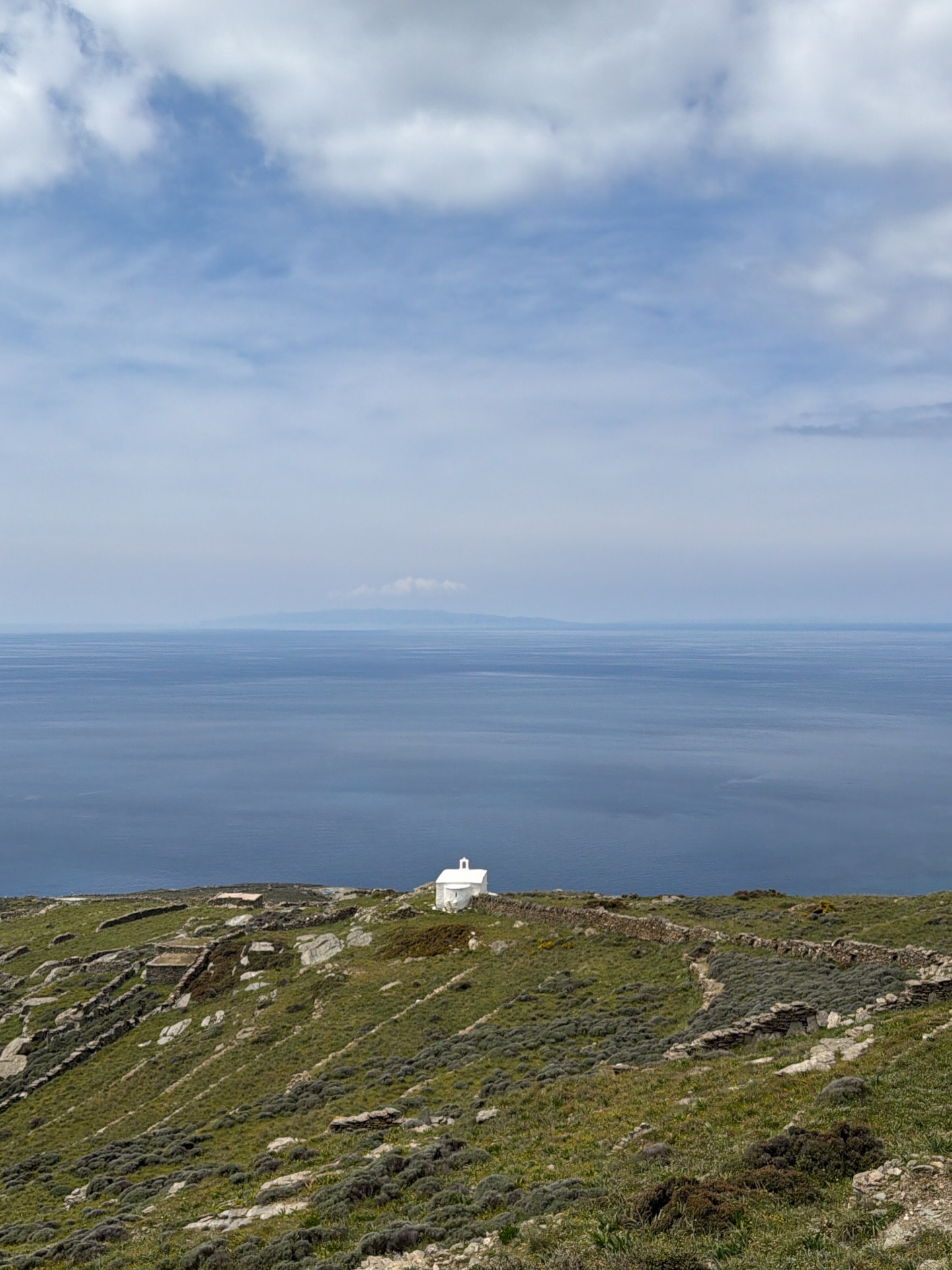 Άνδρος… ένα νησί γεμάτο φως, γαλήνη και ομορφιά. 🌊
Ευχές για χρόνια πολλά, με υγεία, αγάπη και όμο