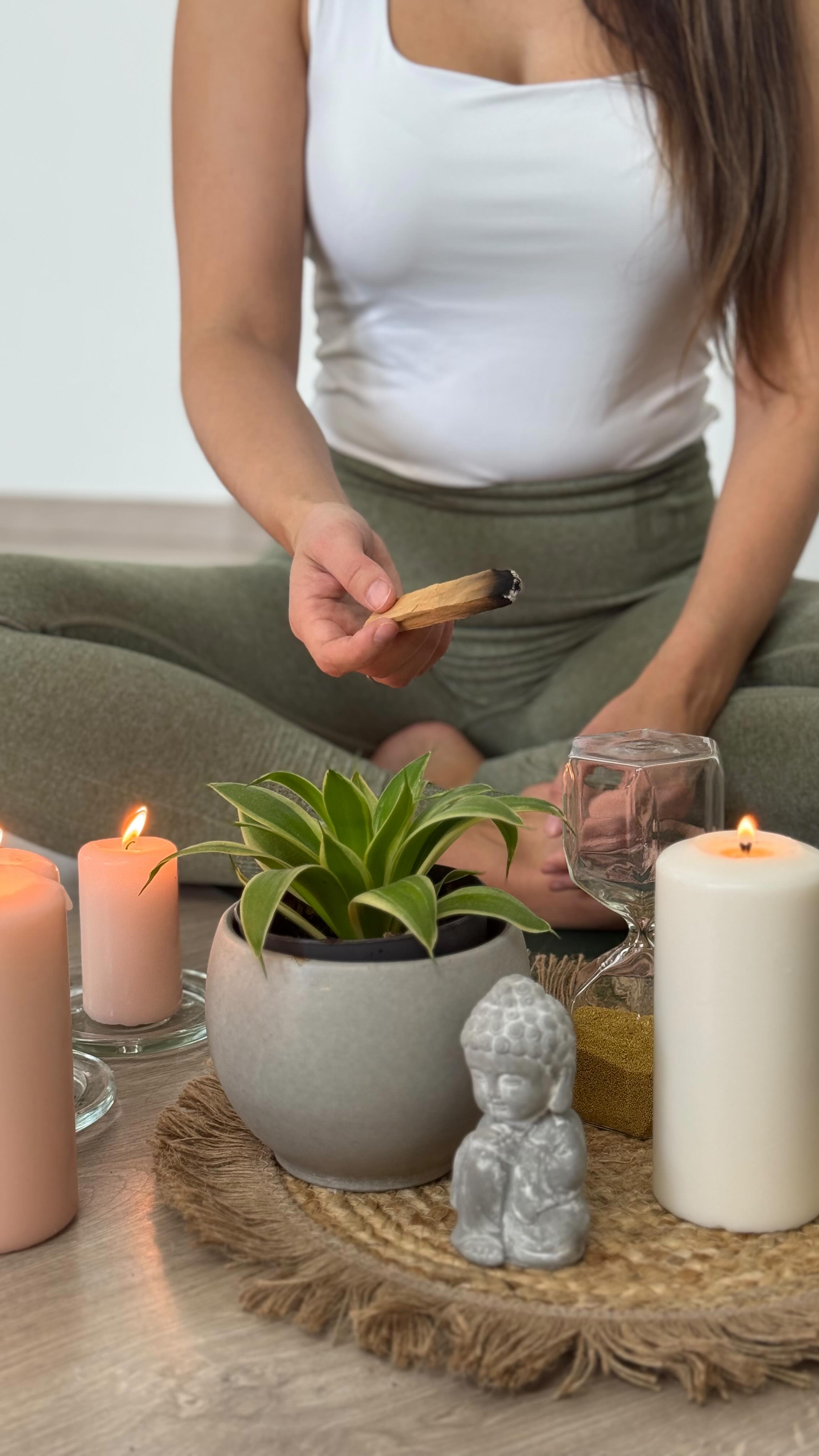 Voltál már hangfürdőn? 💚
Vagy még csak érzed, hogy szükséged lenne egy kis lelassulásra…?
Egy hangfürdő nem csak relaxáció.
Ez egy tér, ahol végre nem kell teljesítened.
Ahol a tested megpihenhet, és elkezdhet „mesélni”… ✨
A következő hangfürdőt a „Mit üzen a testem?” eseményemen tartom,
ahol nemcsak pihenünk, hanem közelebb is kerülünk ahhoz,
hogy megértsd, mit jelez a tested a mindennapokban.
És jó hír: még nem késő csatlakozni 💚
Ha hív, szeretettel várlak.
Írj üzenetet vagy jelentkezz a linken keresztül
#hangfürdő #öngondoskodás #wellness #önismeret #relaxáció