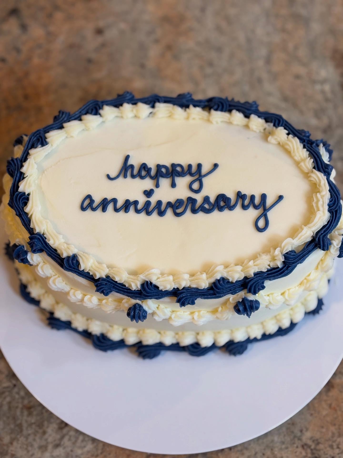 This oval shaped cake is so pretty 😍
#dakhasdesserts #ovalcake #anniversarycake #surreybaker #cake