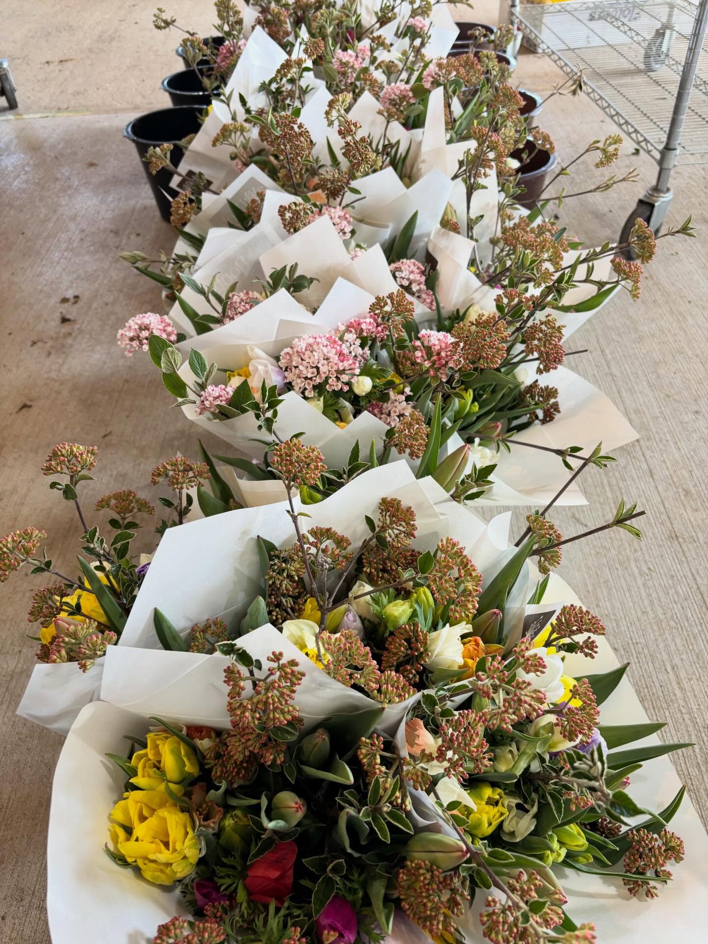Spring Bouquet Club: it’s pickup day! These are fragrant and super sweet season-starters. Make sure you remember your pickup location: @simply_yoga_and_fitness @talking_breads and @healthyyoucater (We’re also taking extra bouquets to Talking Breads if you are not in the club)