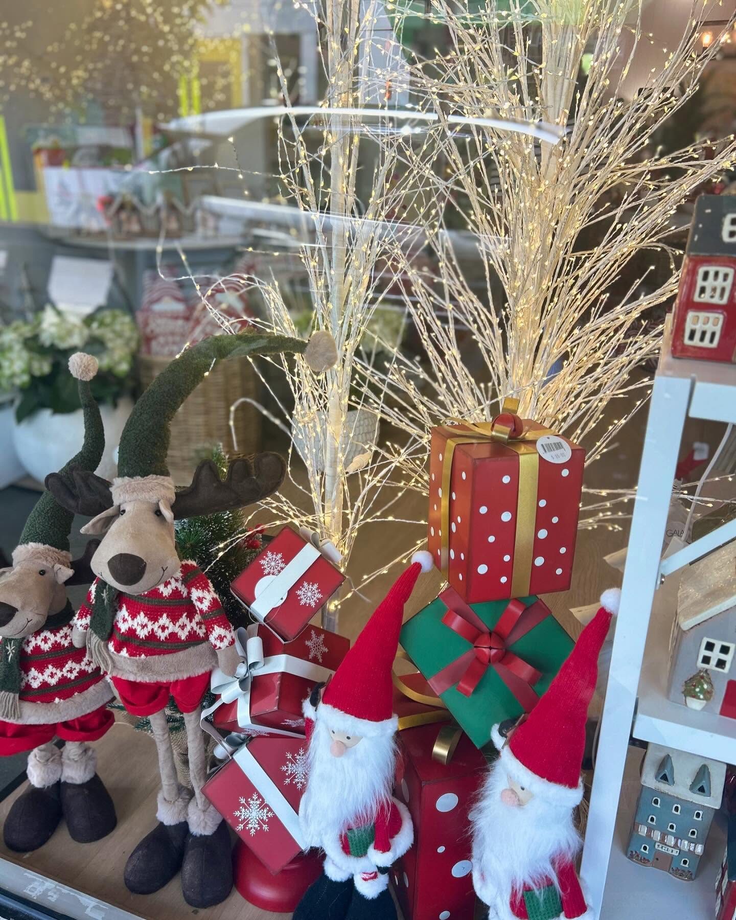 A little bit of our Christmas window 🎄
#christmas #christmasdecor #shopsmallbusiness #shopsmall #christmaswindowdisplay #kew3101 #giftideas #giftgiving #boroondarawithkids #whatsoninkew #glenferrieroadhawthorn #iloveglenferrie #cafe