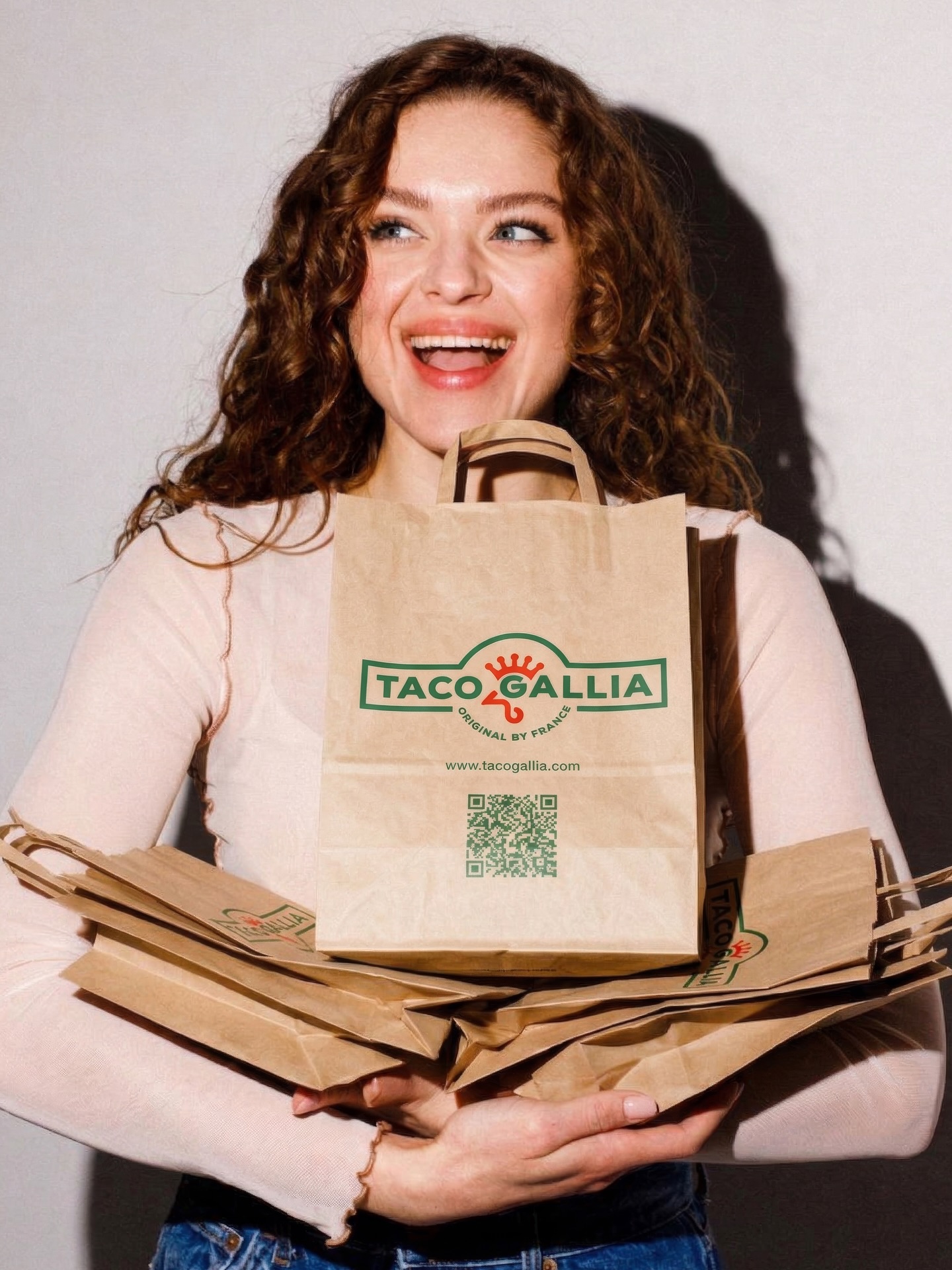 Taptaze hazırlanan tacolarımız, özel soslarımız ve sıcacık paketlerle aynı kaliteyi evinde de yaşayabilirsin 🔥
Biz hazırlıyoruz, sen sadece keyfini çıkar!
🛵 Yemeksepeti, Getir, Migros Yemek, Trendyol Yemek
📍 Yenibağlar Mahallesi, Prof. Dr. Yılmaz Büyükerşen Bulvarı No:110/B, Tepebaşı / Eskişehir
☎️ +90 533 766 72 26
#tacogallia #eskisehirlezzetleri #tacoseverler #bowl #frenchtaco