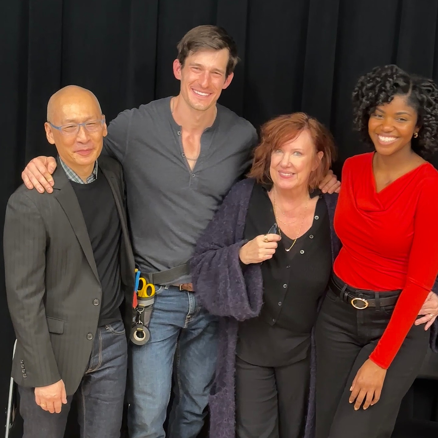 👩🏾💼❤️👨🔧 RomCom but make it a play? Yes, please!
Had the privilege of starring in the 29-Hour Industry Play Reading of BackTalk by Rob Ackerman this week. Really loved getting to dive into this new piece and work with such talented and hilarious artists! It was so special to be directed by my GFTNC family, Jeremy Webb. And an added treat to have so many GFTNC folks in the audience.
#actorlife #actor #singer #performer #romcom #iamsharae #sharaemoultrie