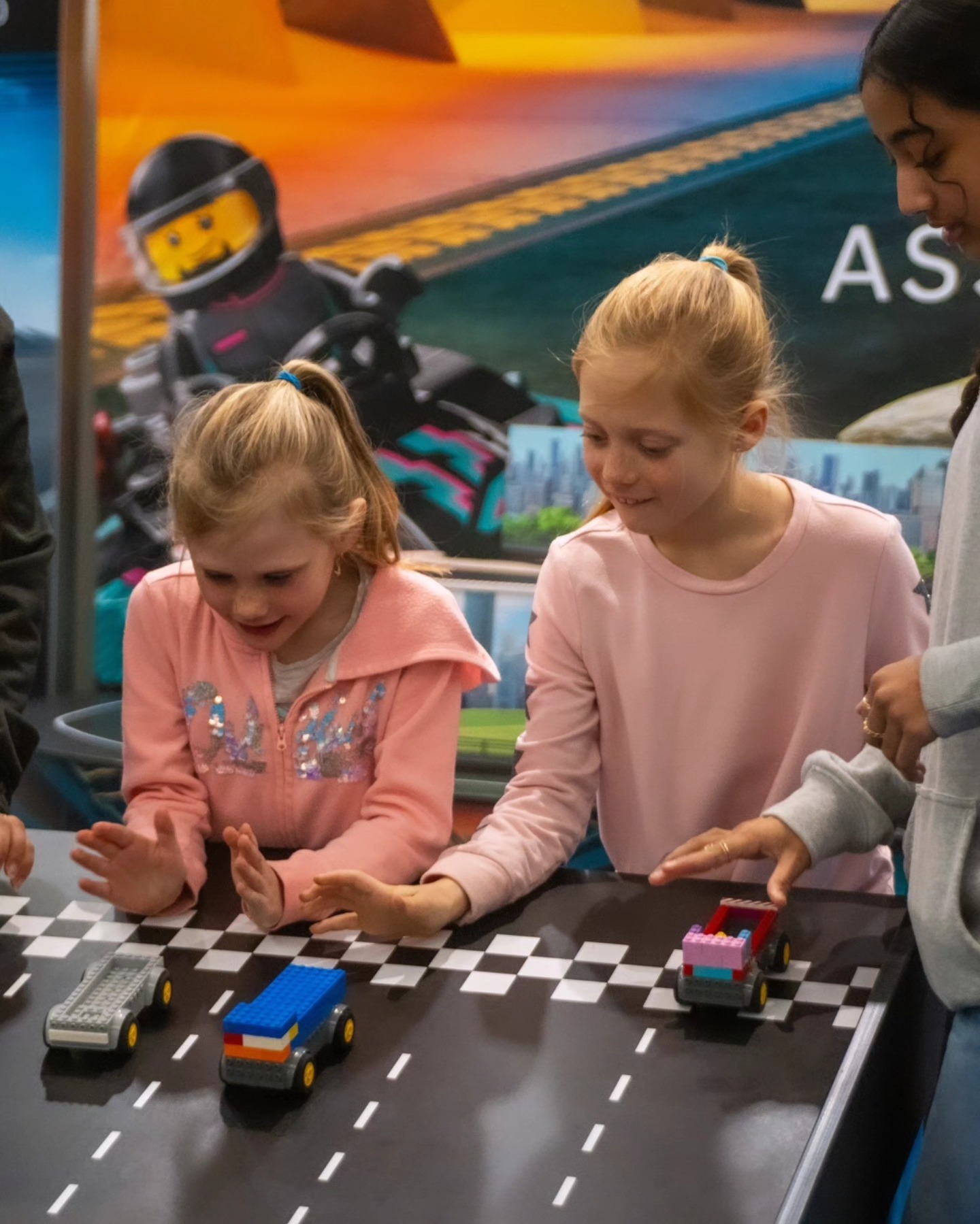 Girls from @mlselaunchpad had an absolute BLAST this year at the Canadian International Auto Show 😁🏁
From building and racing their own LEGO cars, to touring the show and checking out the @radicalacademycan race cars, these girls got a first-hand taste of motorsport excitement.
What was your favorite part of the auto show? Let us know below! ⬇️