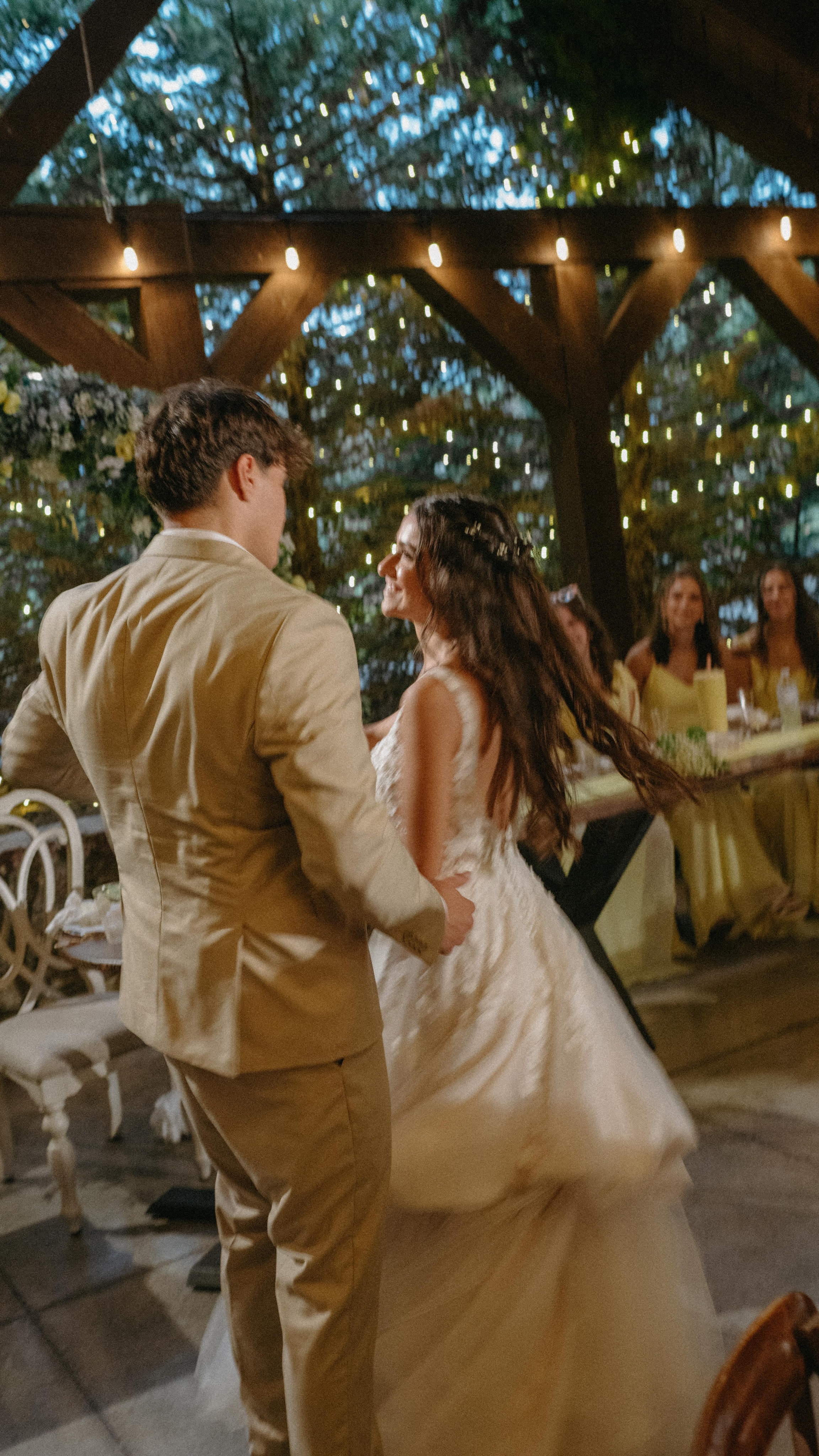 Clearing the floor… for the party ✨🪩🥂
-
@thebarnatriverbend
@bridalpathweddingsandevents
@dilanandemma
@_jaydenrabanal
-
#DanceParty #Party #ReceptionParty #DJ #weddingdj