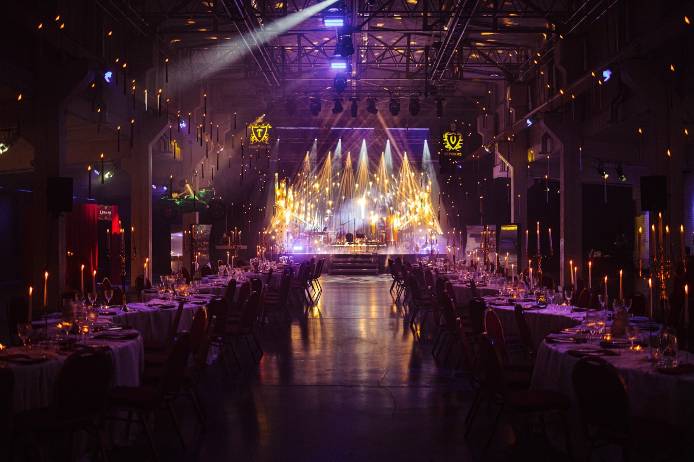 Un noslēpumu kambaris ir vaļā! 🧙♀️✨
Ar simtiem levitējošām svecēm, runājošu koku, pusi no viesmīles, vadītāju, kurš ierodas uz lidojošas slotas un citiem pārsteigumiem visa vakara garumā 🔥
Paldies mūsu klientam par uzticēšanos 😍🙏🏼
Paldies par foto mirkļiem @kristapslapiks
Par uzņemšanu @h2o6_kvartals
#eventplanning #sarmantipasakumi #eventideas #eventmanagement #eventdesign